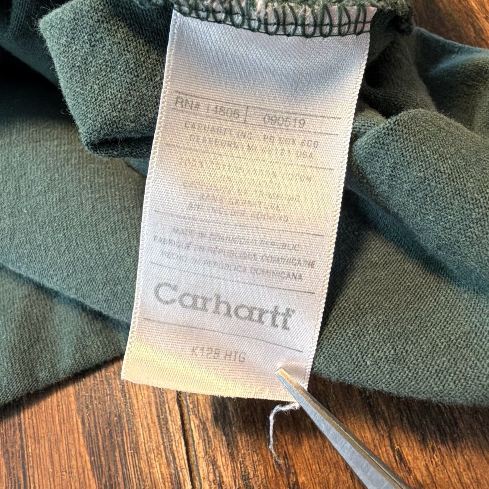 Carhartt VINTAGE Carhartt K128 Mens XL Hunter Green Henley Shirt Long Sleeve Button Fade Size US XL / EU 56 / 4 - 7 Thumbnail