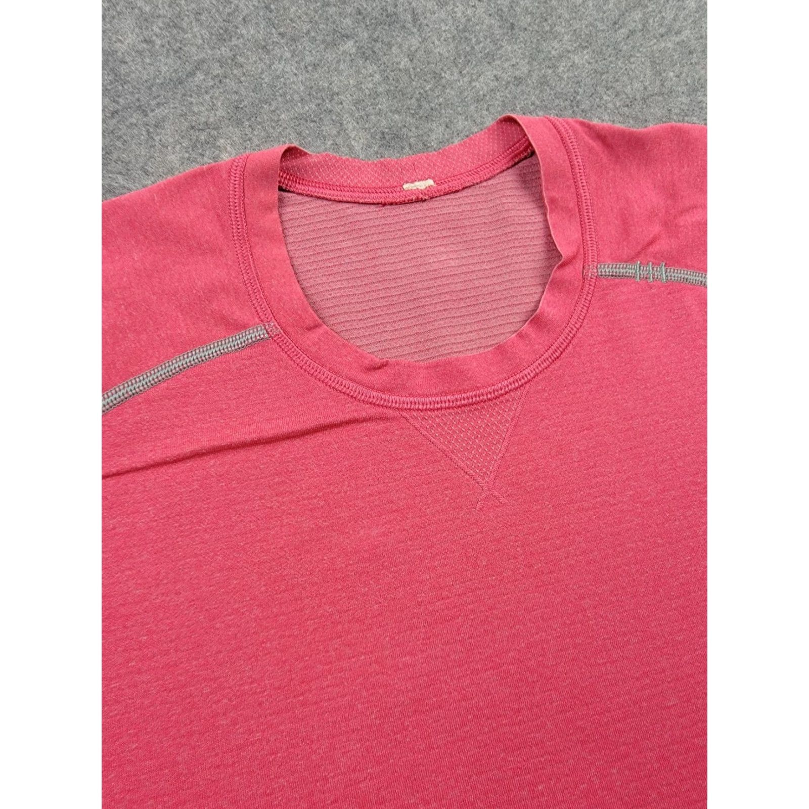 Lululemon Lululemon Shirt Mens Large Pink Short Sleeve Tee Activewear Outdoor Stretch Size US L / EU 52-54 / 3 - 2 Thumbnail