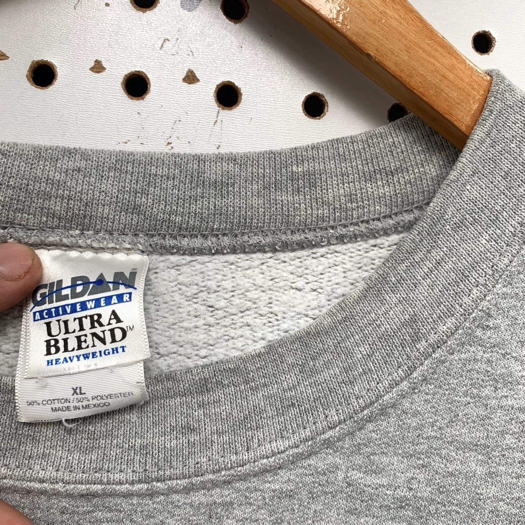 Gildan VINTAGE Harvey University Sweatshirt Mens XL Gray Fleece Crewneck Illinois Pullover Size US XL / EU 56 / 4 - 3 Thumbnail