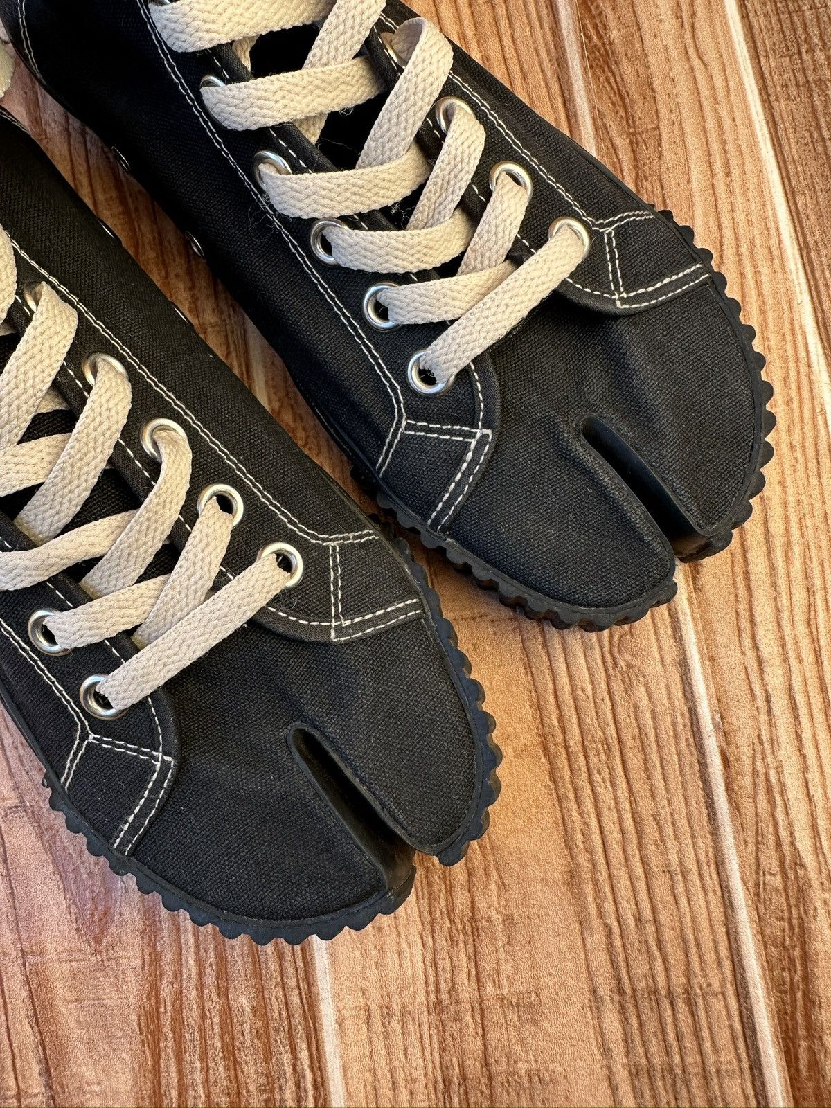 Maison Margiela Maison margiela Tabi Canvas Hightop Black Sneaks 22. Size US 8 / IT 38 - 11 Thumbnail