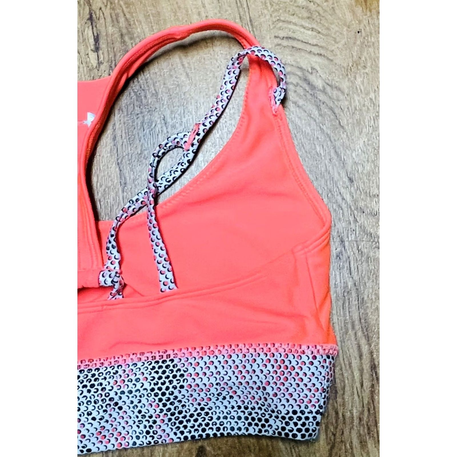 Under Armour VINTAGE Under Armour Sports Bra Shirt Women’s? Size ONE SIZE - 7 Thumbnail