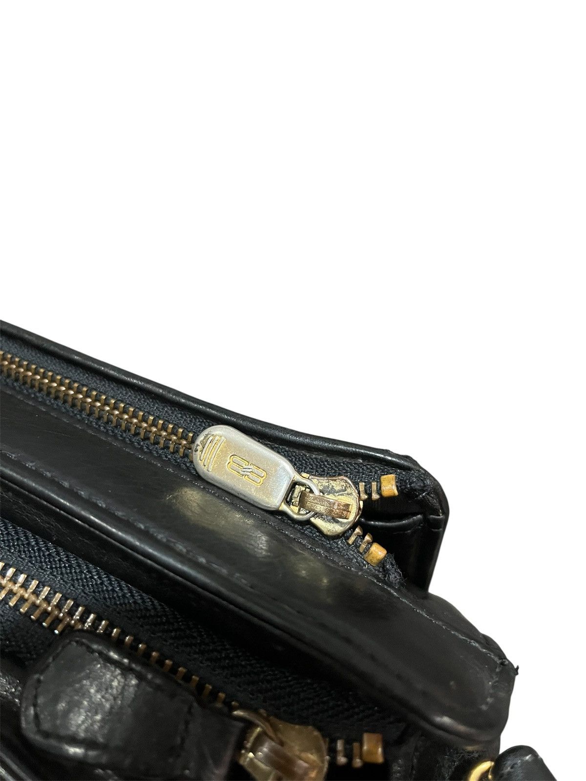 Balenciaga Authentic BALENCIAGA BB Clucth Bag Size ONE SIZE - 11 Thumbnail