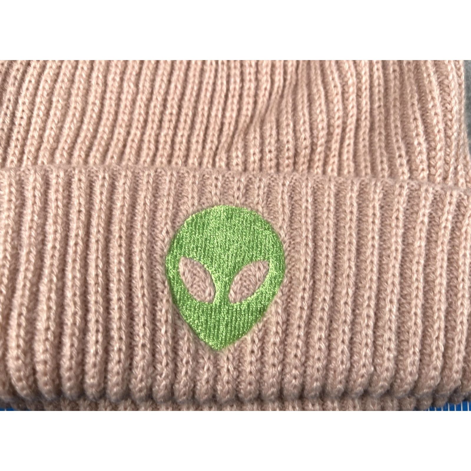 Vintage Alien Hat Beanie Teens One Size Pink Embroidered Alien Space Knit Cozy Winter Size ONE SIZE - 2 Thumbnail