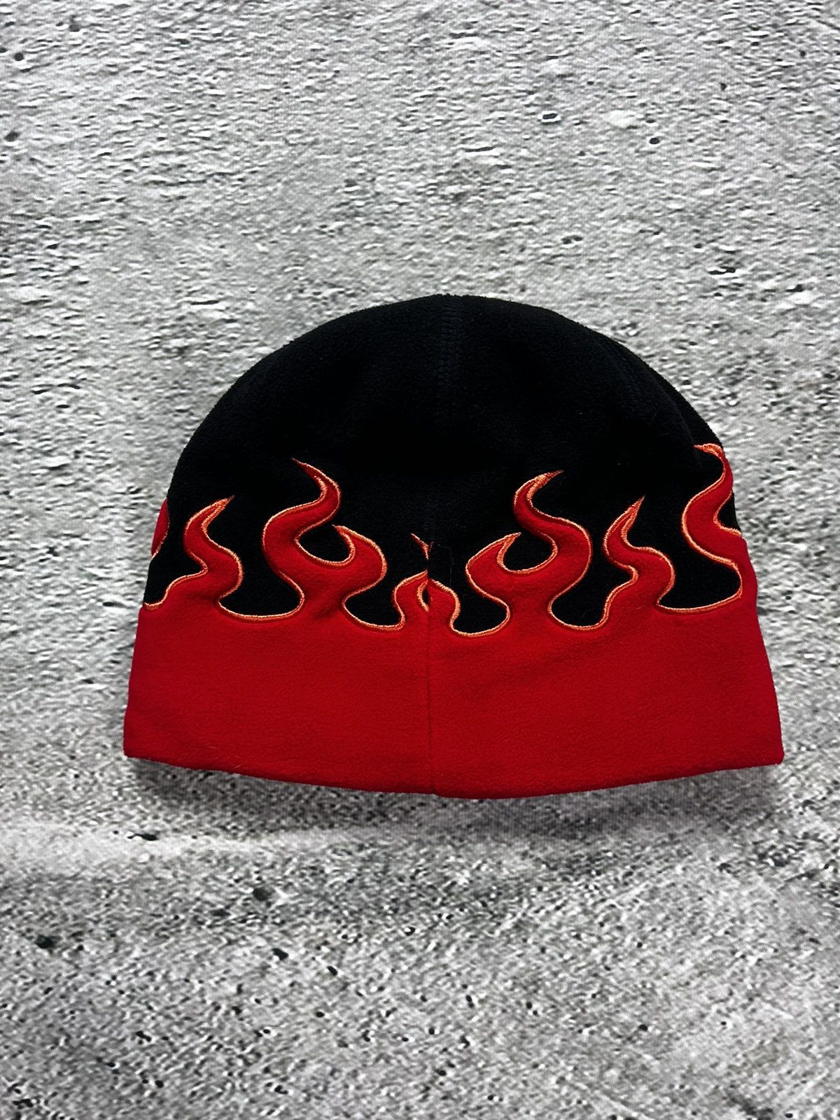 Vintage Flames beanie Y2K red black fire Size ONE SIZE - 3 Thumbnail