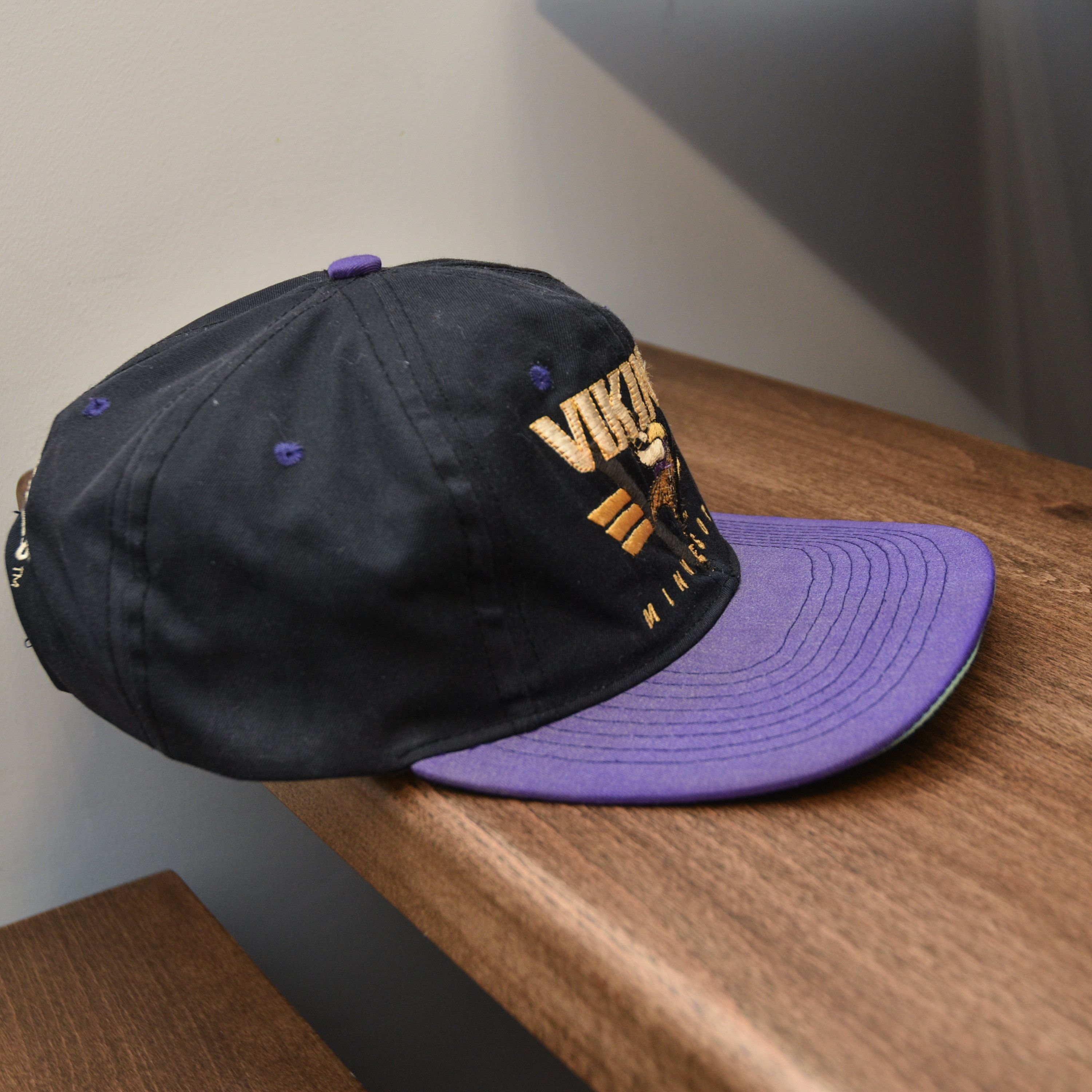 NFL Vintage 90s Minnesota Vikings hat NFL Retro Snapback Size ONE SIZE - 6 Thumbnail