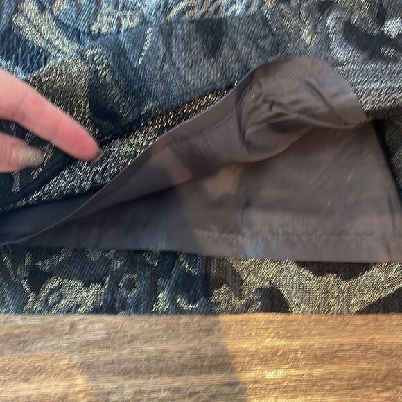 Gianfranco Ferre Gianfranco Ferre vintage jacquard baroque skirt US 4 Size 27" / US 4 / IT 40 - 9 Thumbnail