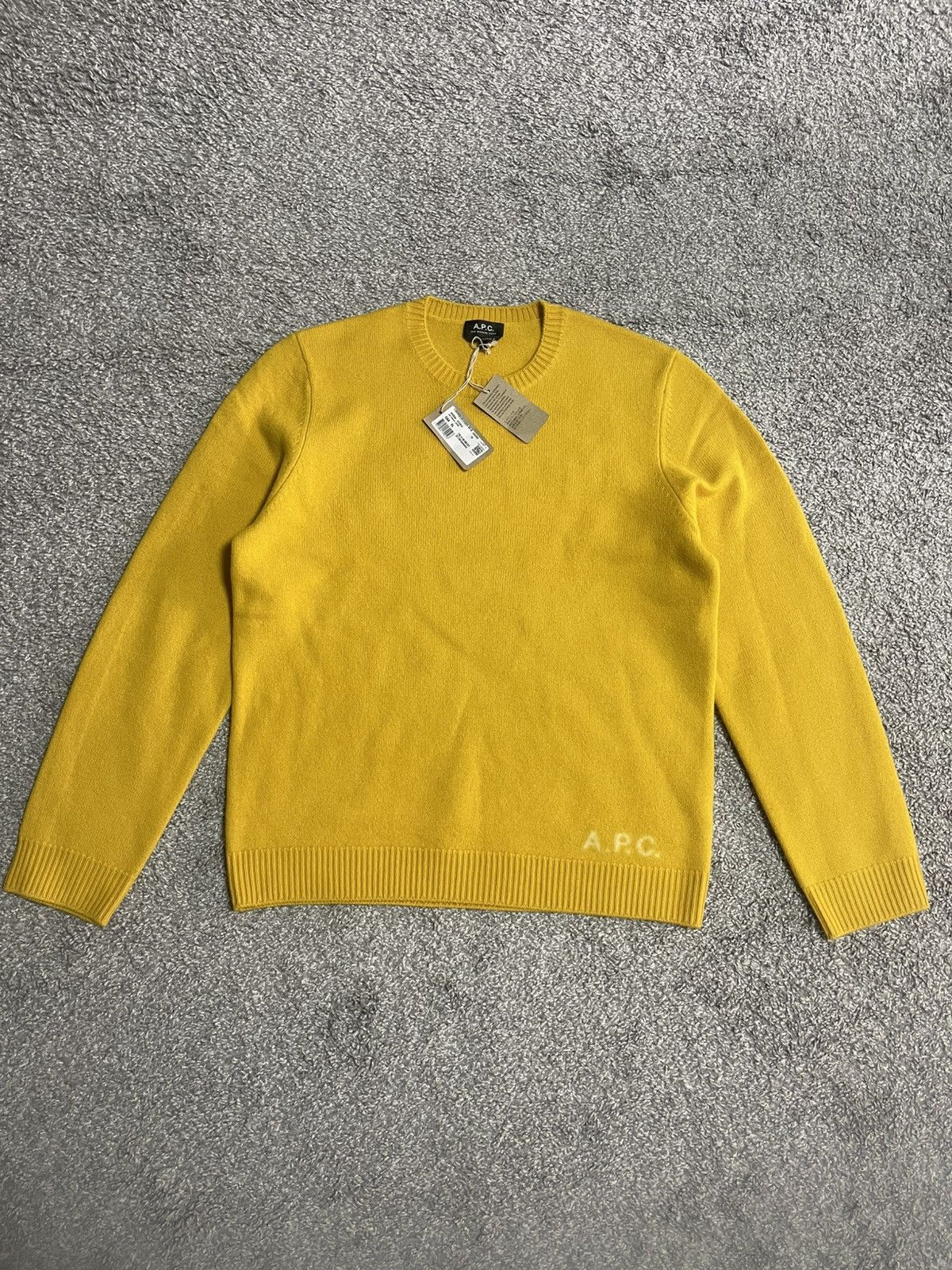 A.P.C. A.P.C. PULL EDWARD JAUNE SWEATER SIZE XL NEW Size US XL / EU 56 / 4 - 1 Thumbnail