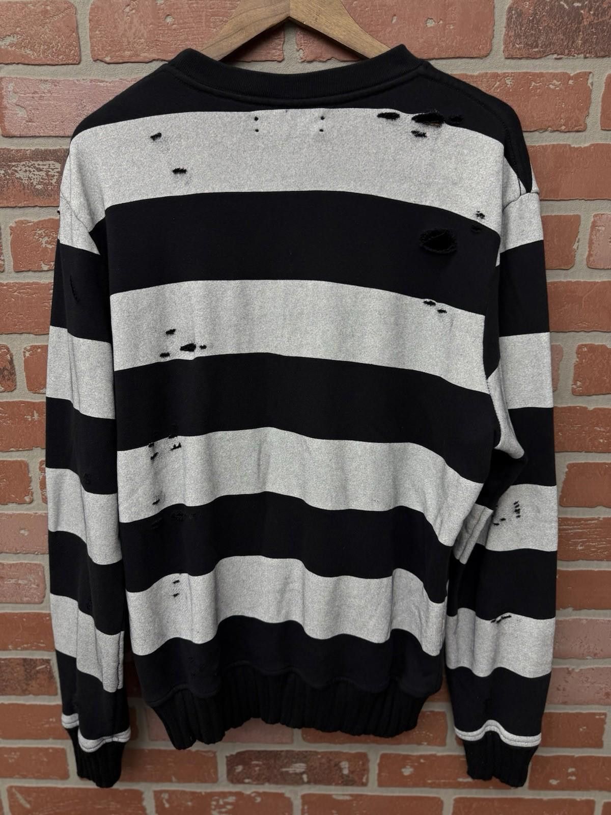 Amiri Size M - Amiri Distressed Ripped Crewneck Sweater GRAY Size US M / EU 48-50 / 2 - 10 Thumbnail