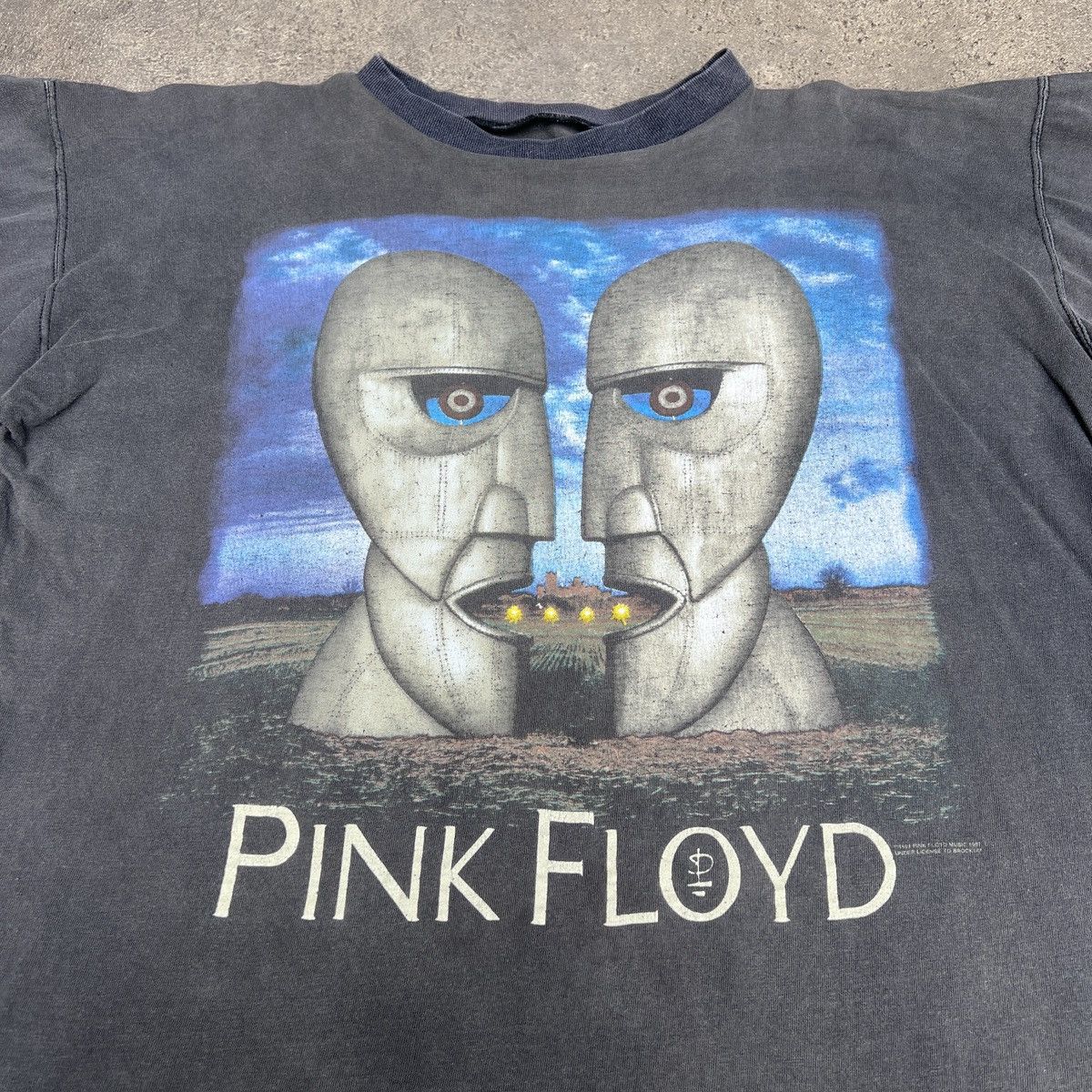 Vintage 90s 1994 Pink Floyd Tour Tee Thrashed Distressed Sun Faded Size US XL / EU 56 / 4 - 4 Thumbnail