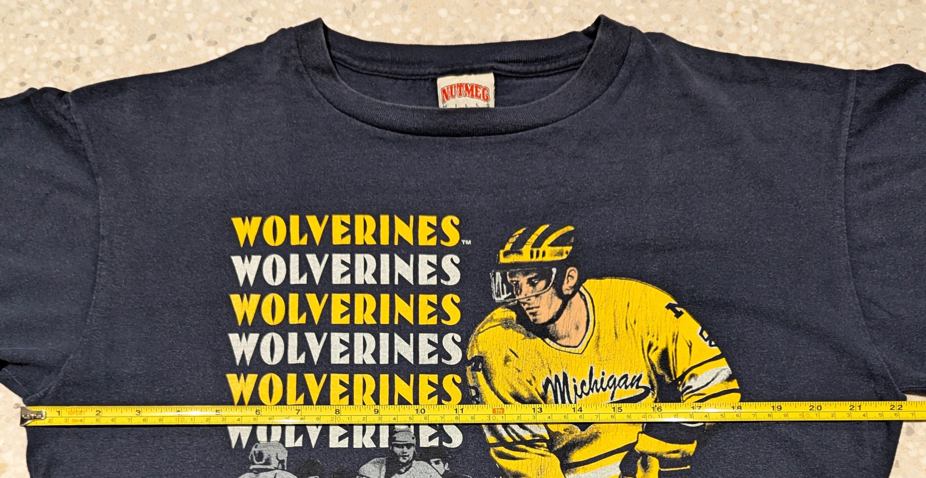 Nutmeg NHL HOCKEY MICHIGAN WOLVERINES T-SHIRT - ICE HOCKEY VINTAGE Size US L / EU 52-54 / 3 - 5 Thumbnail