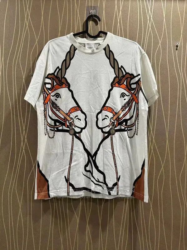 Burberry Burberry White Cotton T-Shirt with Horse Print. Size XS / US 0-2 / IT 36-38 - 1 Thumbnail
