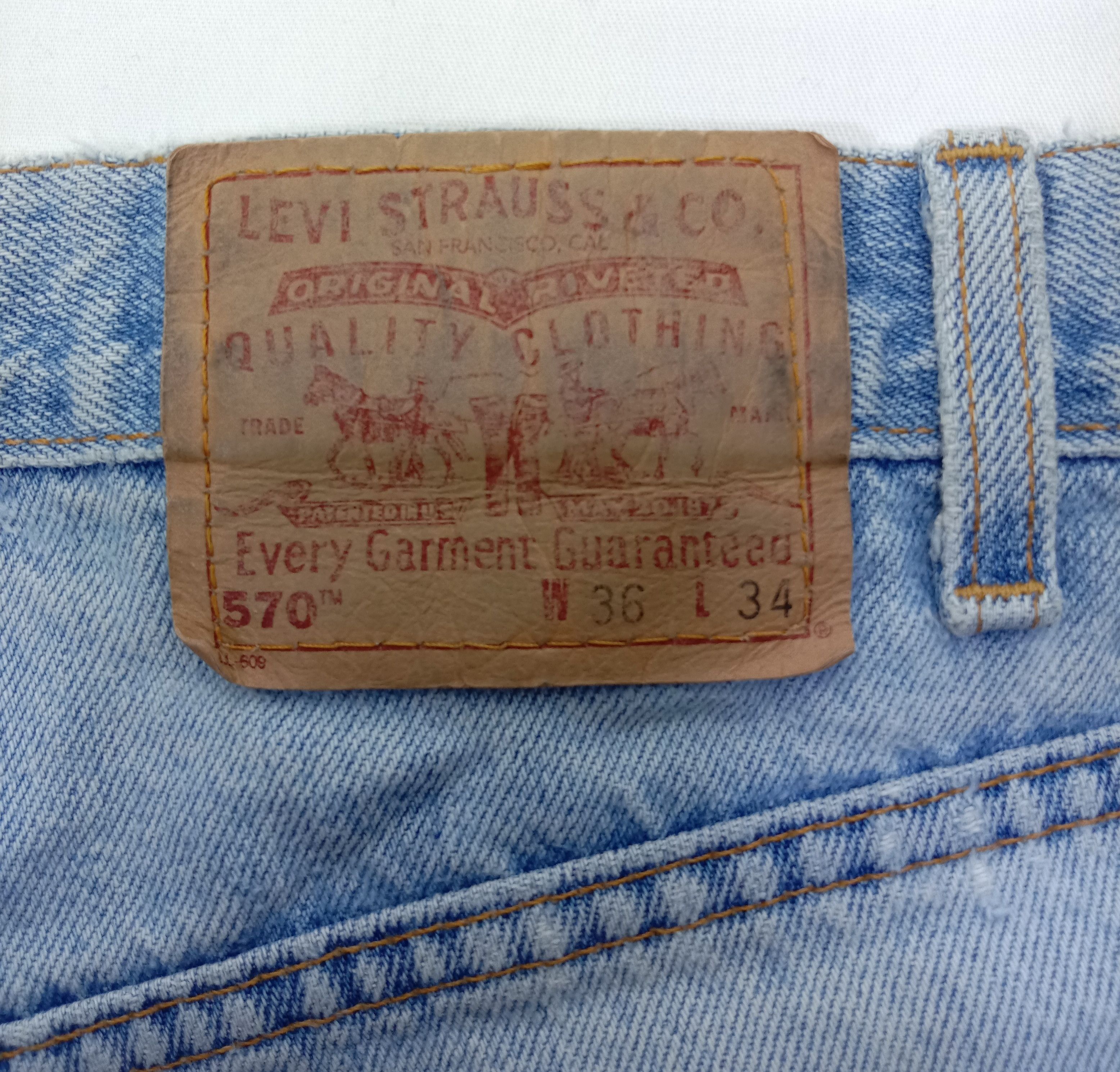 Vintage Levi's 570 Baggy Fit Jeans Light Wash Denim