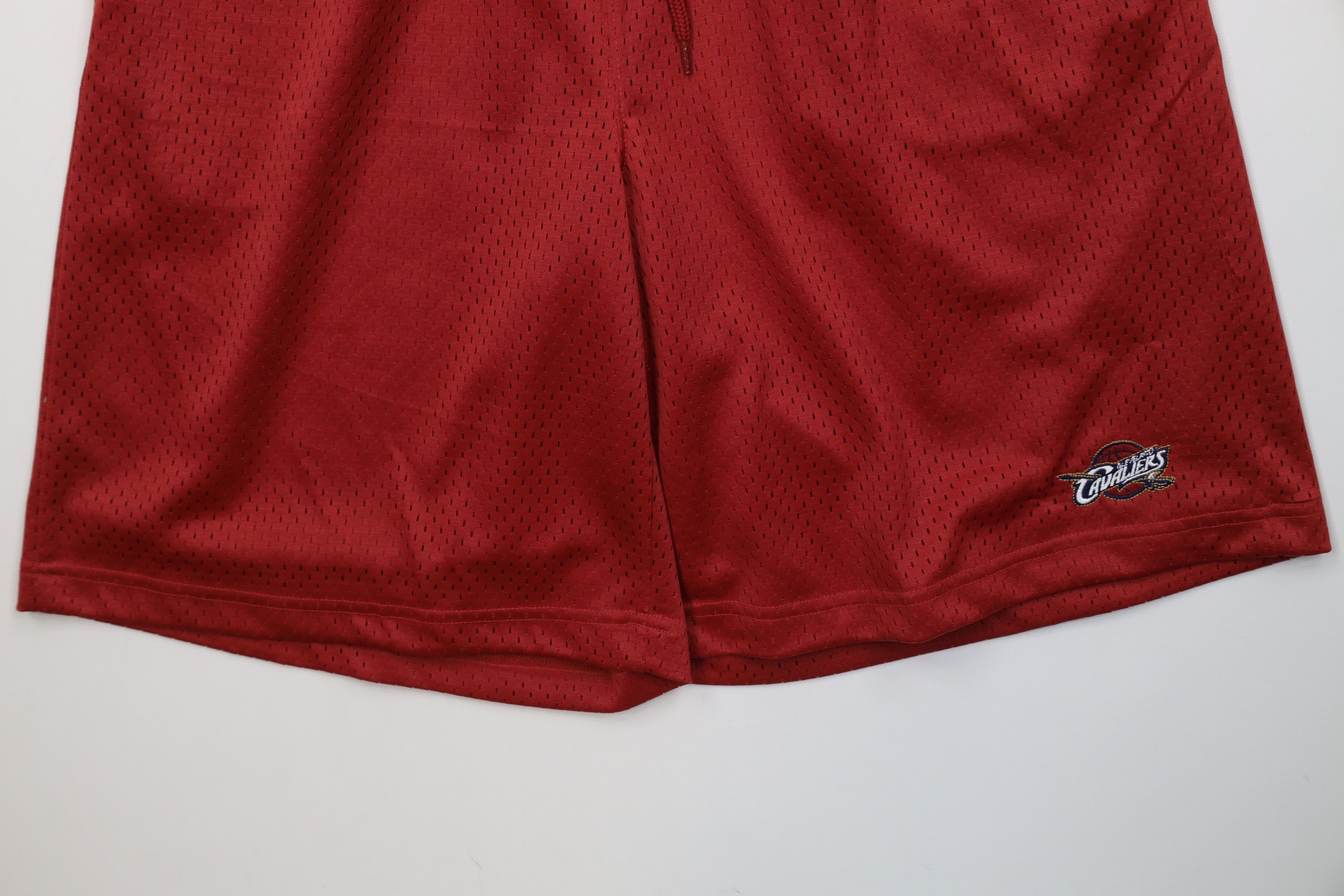 Vintage Vintage NBA Cleveland Cavaliers Basketball Mesh Shorts Red Size US 32 / EU 48 - 4 Thumbnail