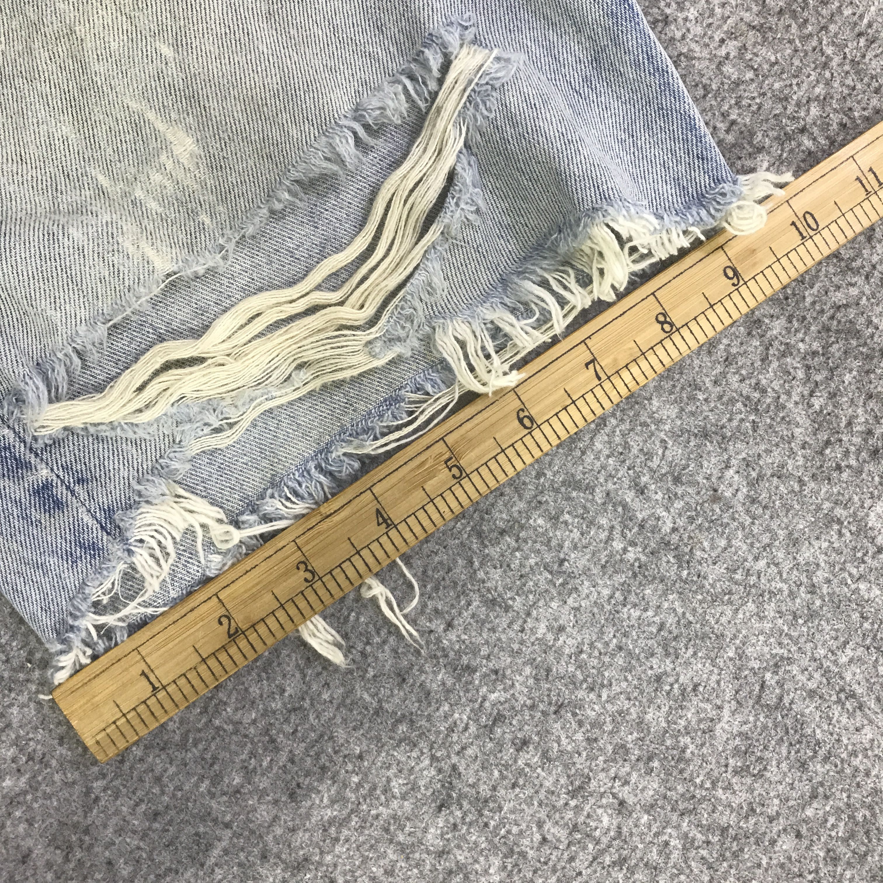 Levi's Vintage Clothing Vintage Levi’s 501 distressed denim shorts K130B9 Size US 30 / EU 46 - 11 Thumbnail