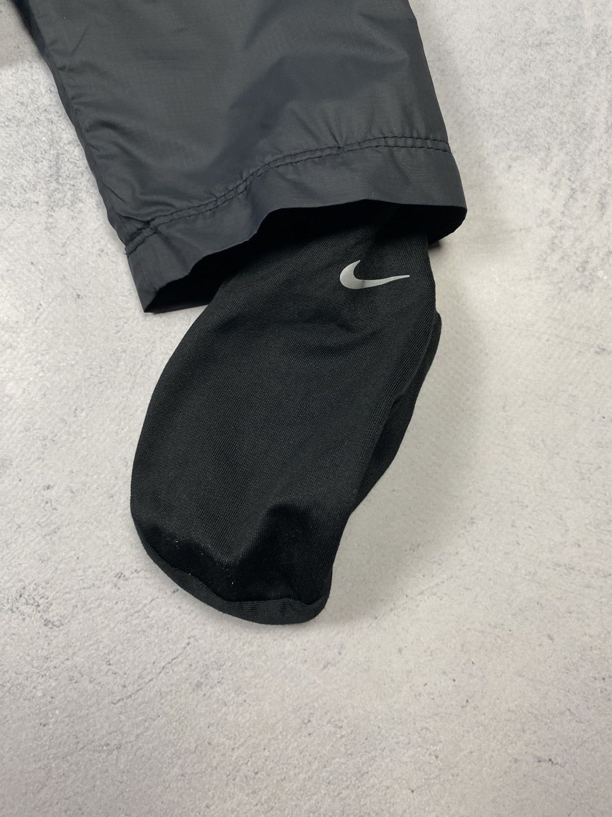 Nike Nike Running Shield Black Windbreaker Training Jacket Women Size S / US 4 / IT 40 - 10 Thumbnail