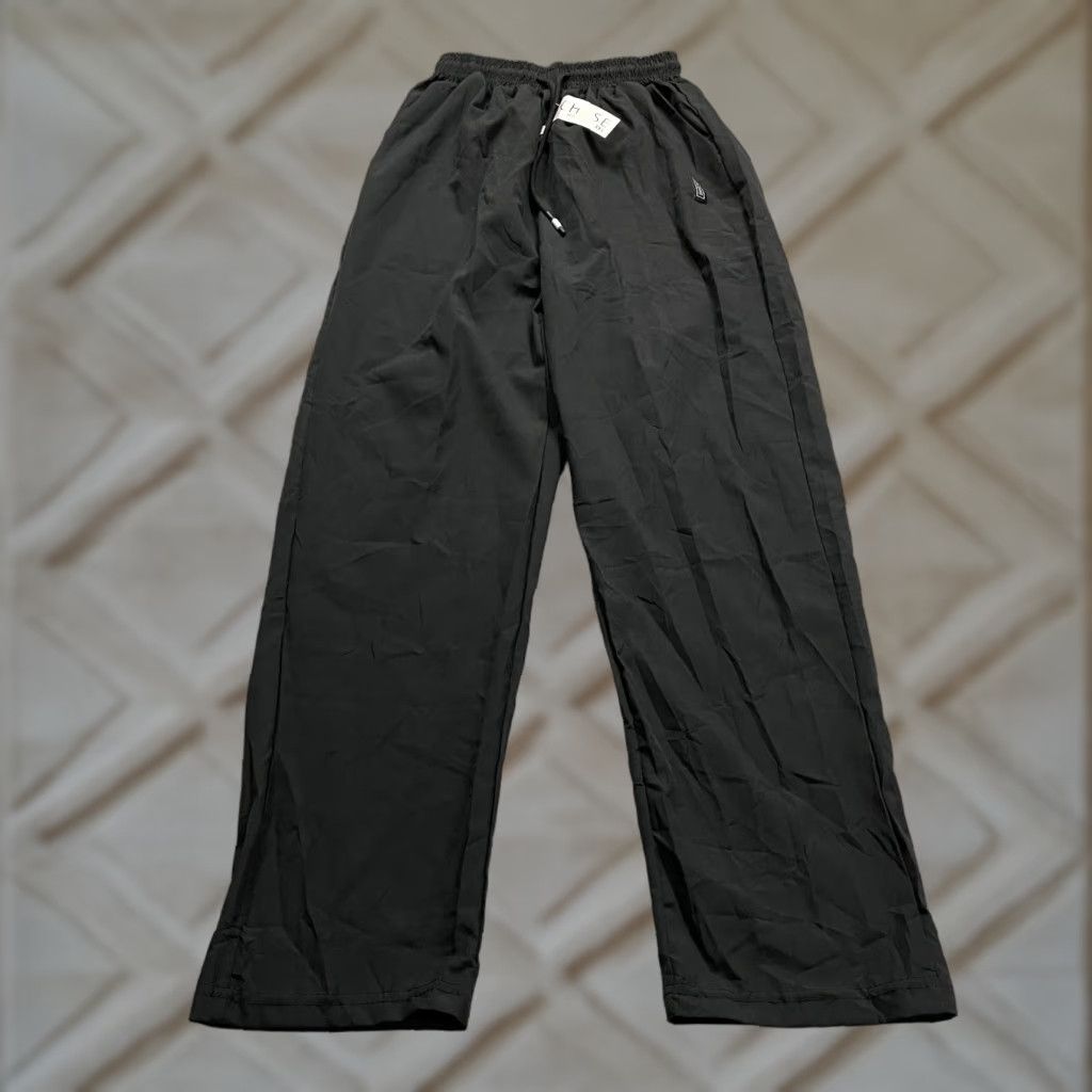 Vintage Chase Track Active Pants Womens Small Black Straight Leg Elastic Waist 22x27 NWT Size 28" / US 6 / IT 42 - 1 Thumbnail