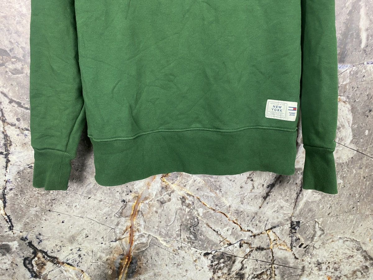 Tommy Hilfiger × Vintage Men’s Tommy Hilfiger Sweatshirt Streetwear Size Large Size US L / EU 52-54 / 3 - 3 Thumbnail