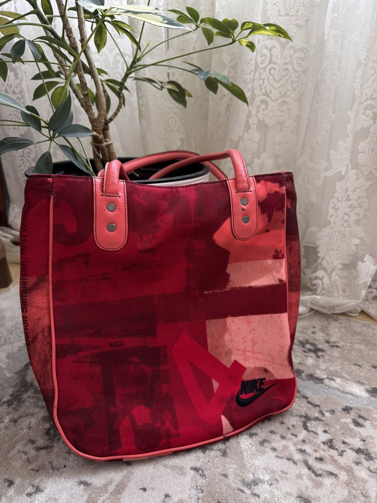 Nike Vintage Nike Bag Red Art Print Limited Canvas Shoulder Bag Size ONE SIZE - 3 Thumbnail