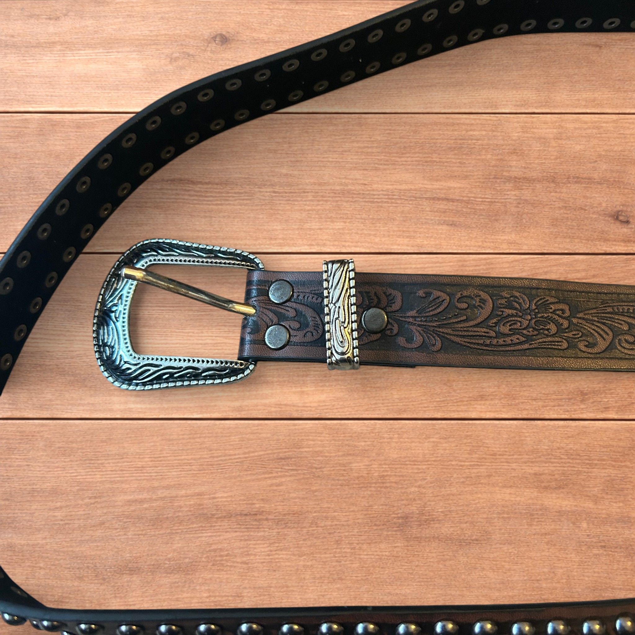 Japanese Brand Faux leather western cowboy belt in brown with silver trim. Size ONE SIZE - 3 Thumbnail