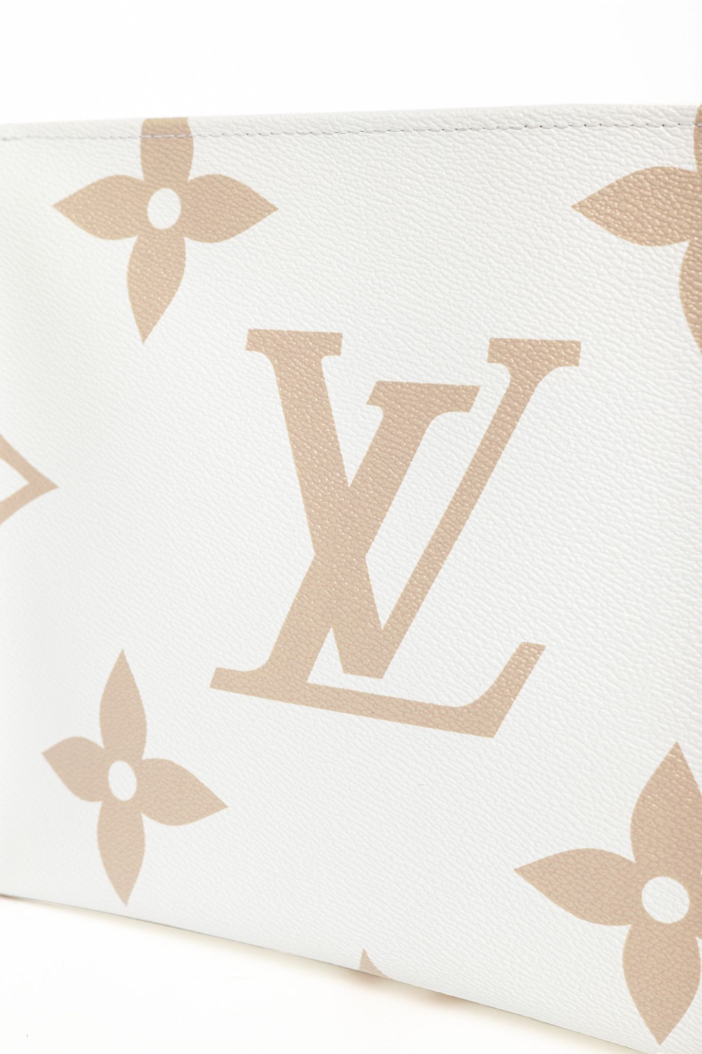 Louis Vuitton Louis Vuitton Khaki Monogram Giant Toiletry Pouch 26 Size ONE SIZE - 7 Thumbnail