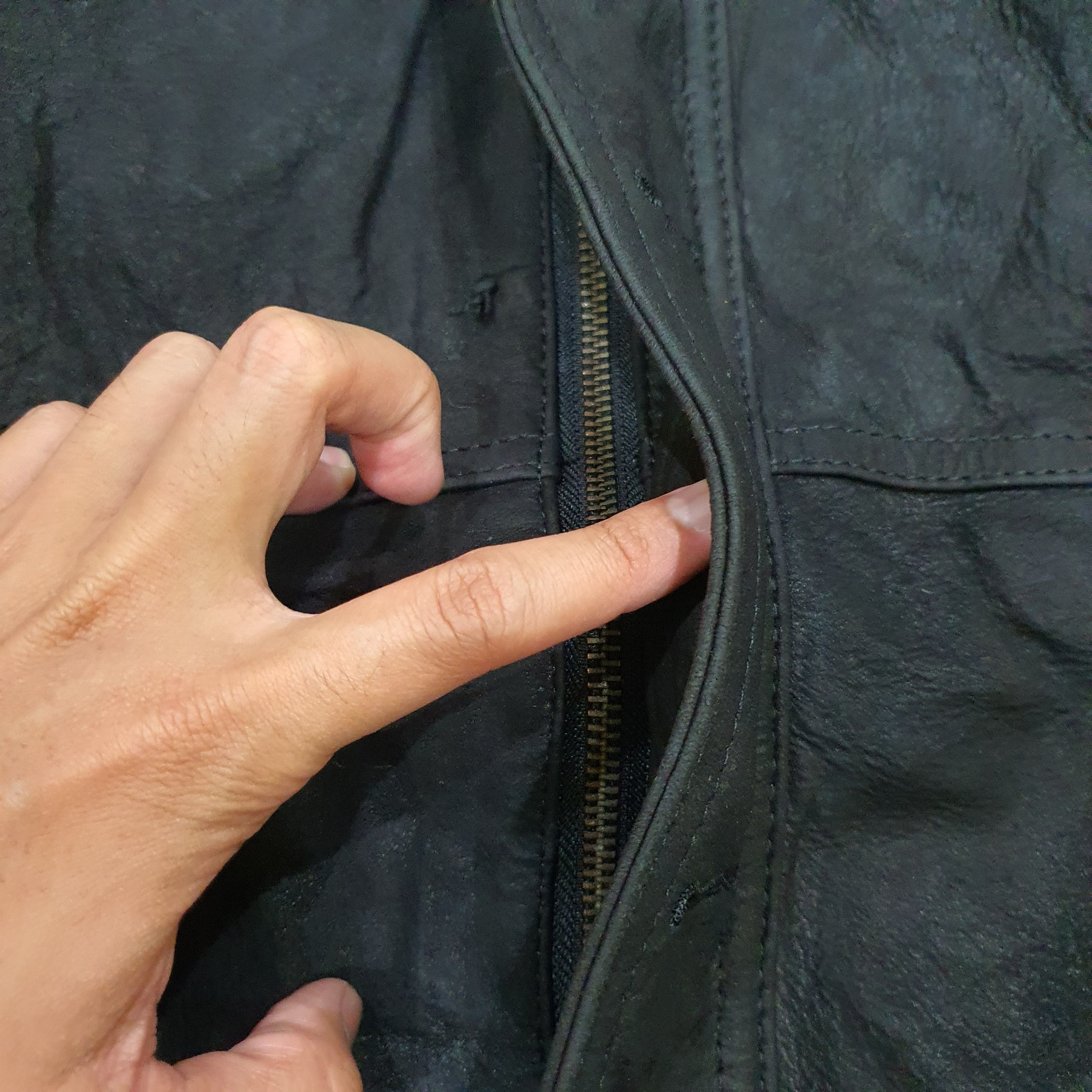 Rainbow Country vintage leather bomber jacket with white shearling Ìxi:z Size US M / EU 48-50 / 2 - 5 Thumbnail