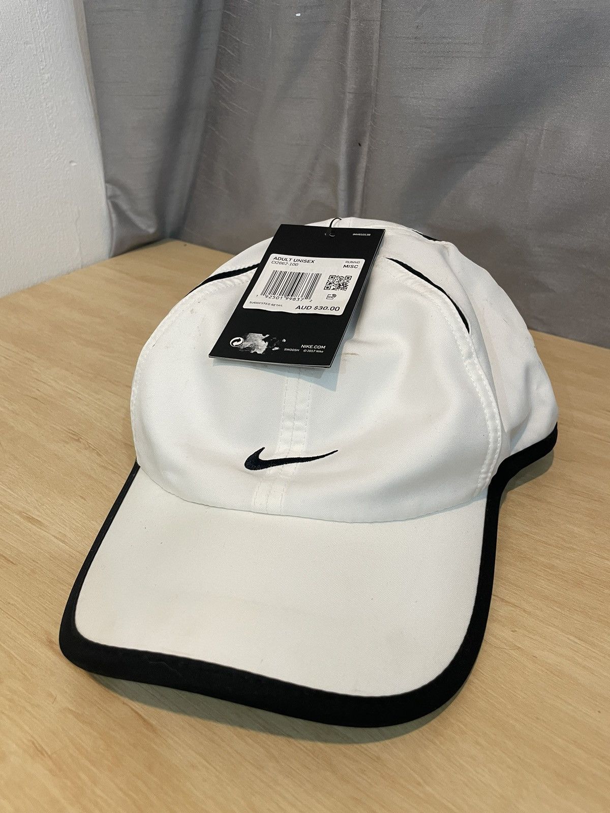 image of Aerobill Cap White - Nike Featherlight Dri Fit Hat (2018), Men's