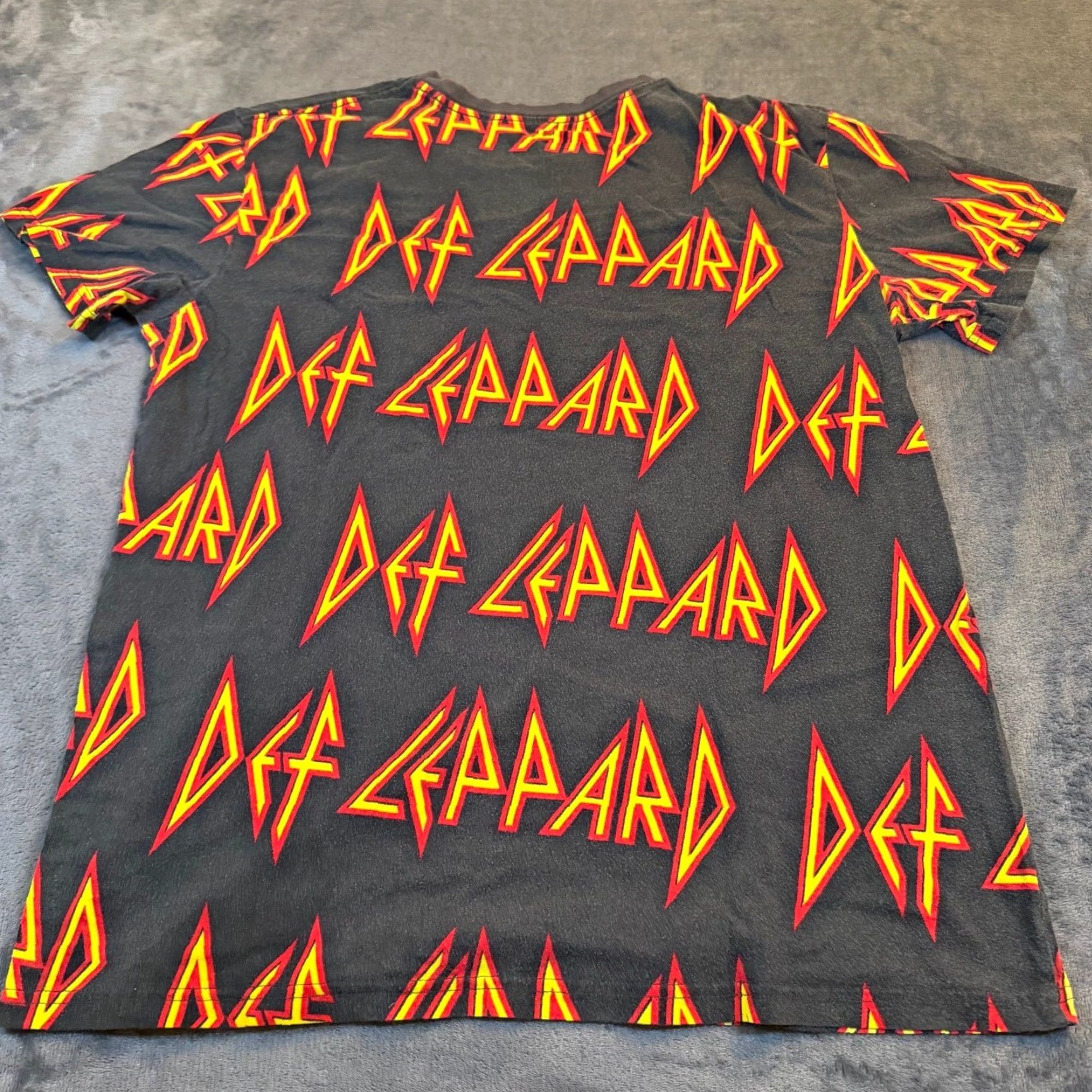 Gloverall Def Leppard All Over Print T-Shirt Mens Large Black Graphic Rock Band Tee Size US L / EU 52-54 / 3 - 4 Thumbnail
