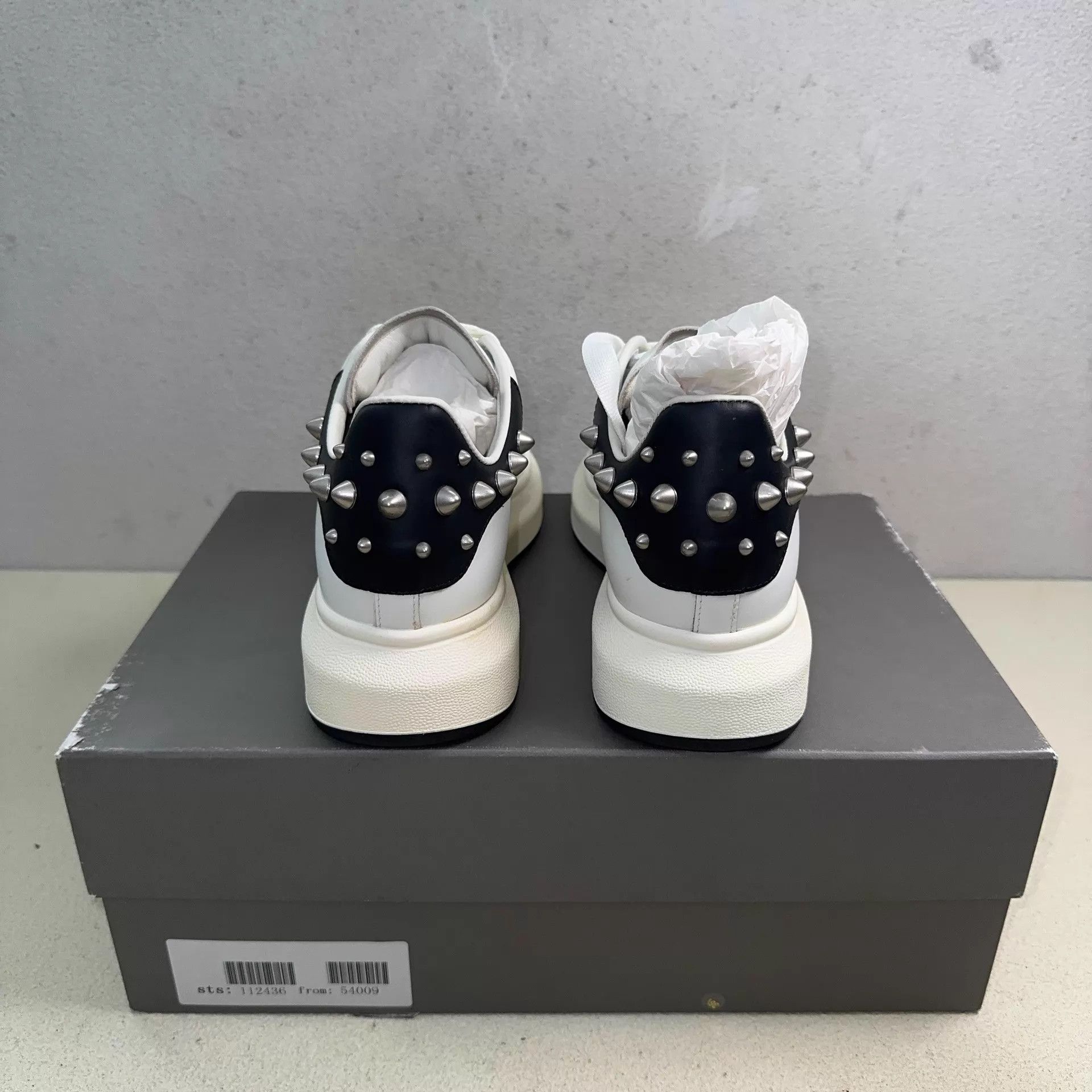 Alexander McQueen McQueen Men's 40 White Black Oversized Sneaker Size US 7 / EU 40 - 3 Thumbnail