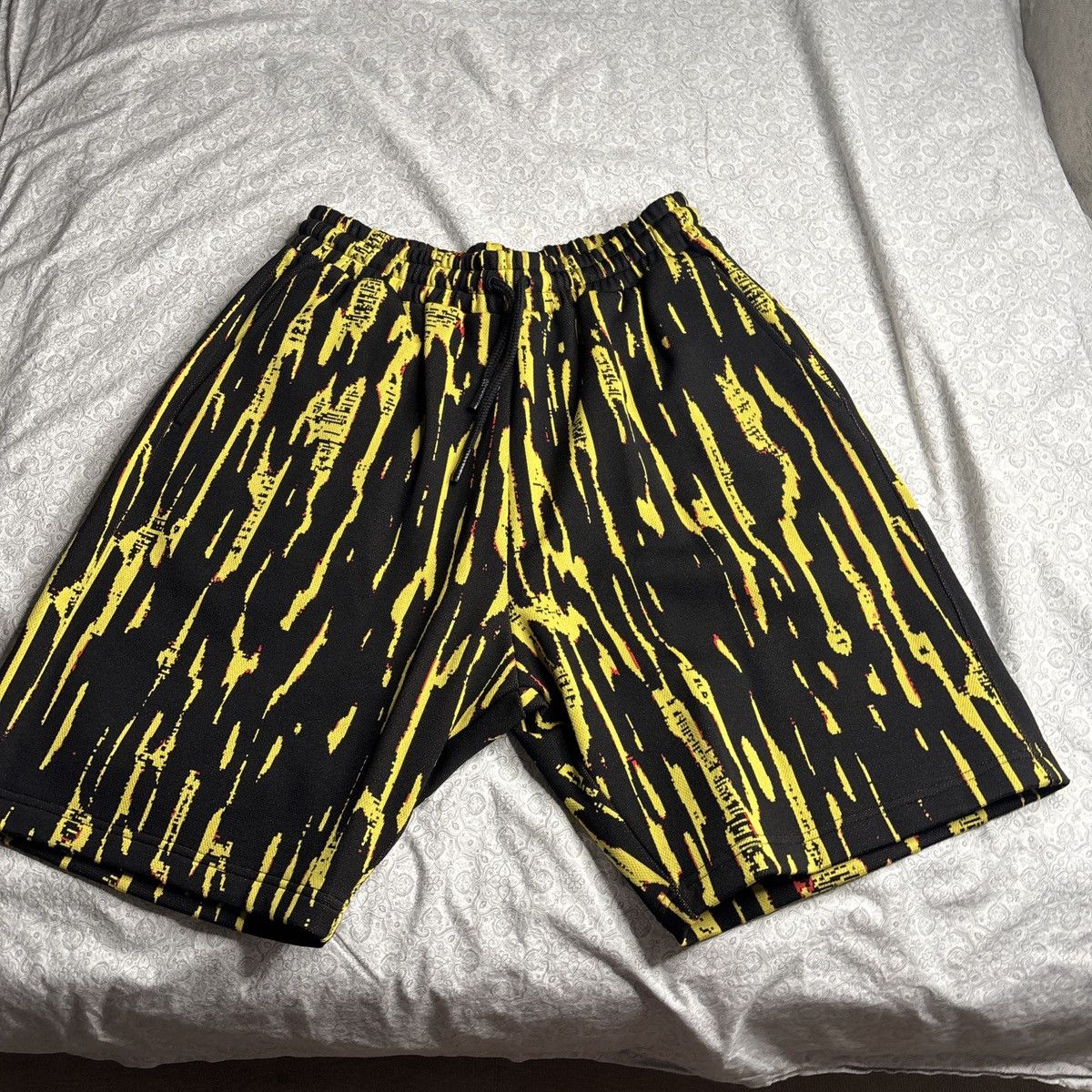 Ambush Design Ambush bowling all over print shorts Size US 33 - 1 Thumbnail