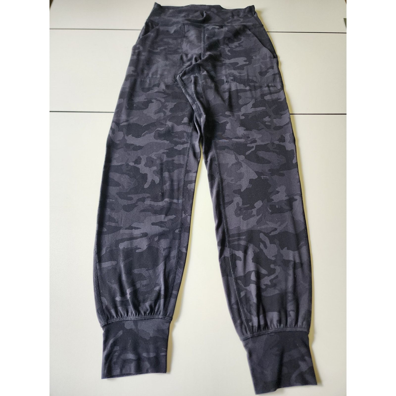 Lululemon Lululemon Athletica Gray Camo Leggings womens 6 Size 28" / US 6 / IT 42 - 1 Thumbnail