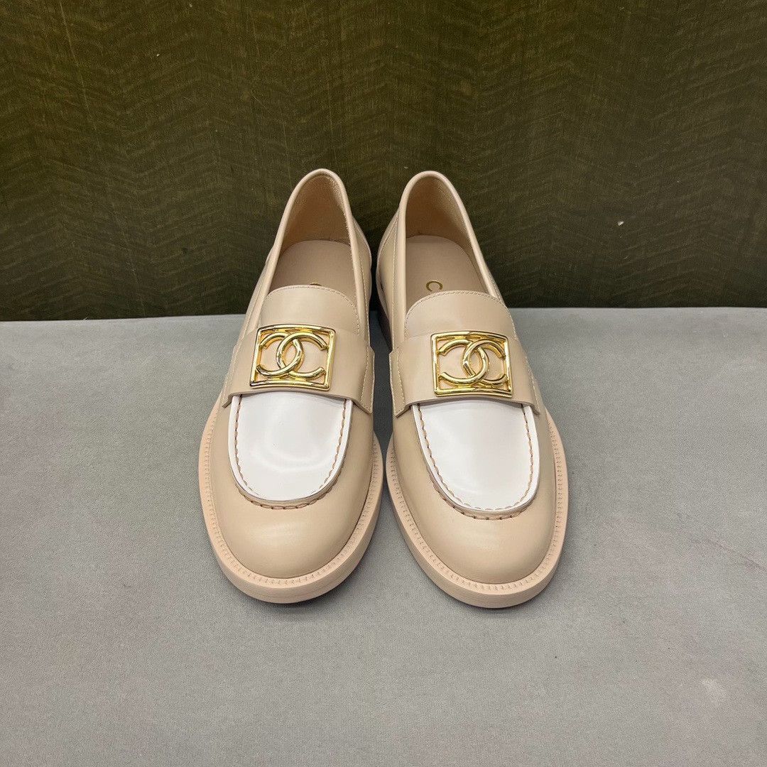 Chanel Chanel 23K Beige White Loafers Size US 6 / IT 36 - 1 Thumbnail