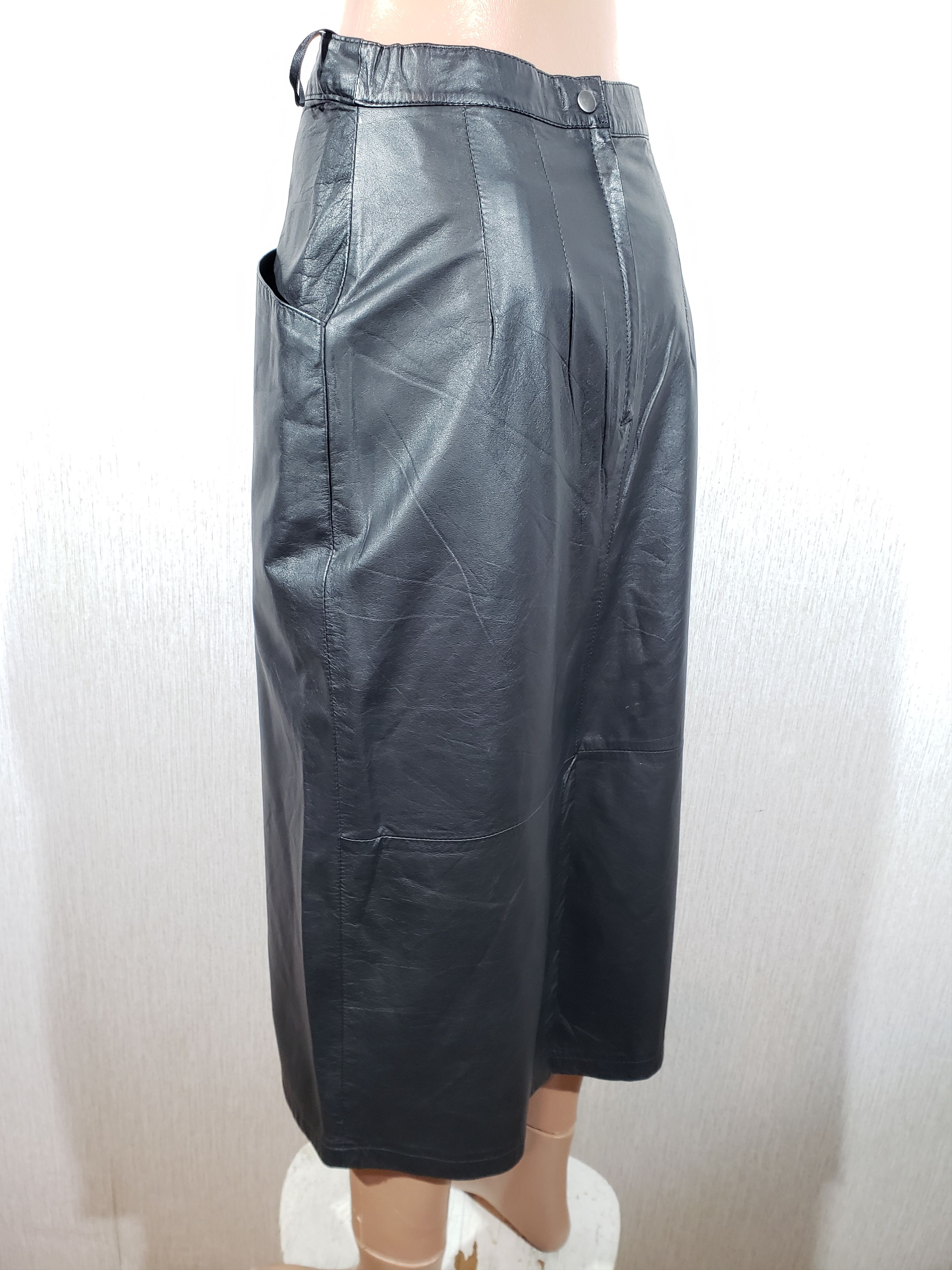Genuine Leather Reliable black leather skirt. Size 27" / US 4 / IT 40 - 4 Thumbnail