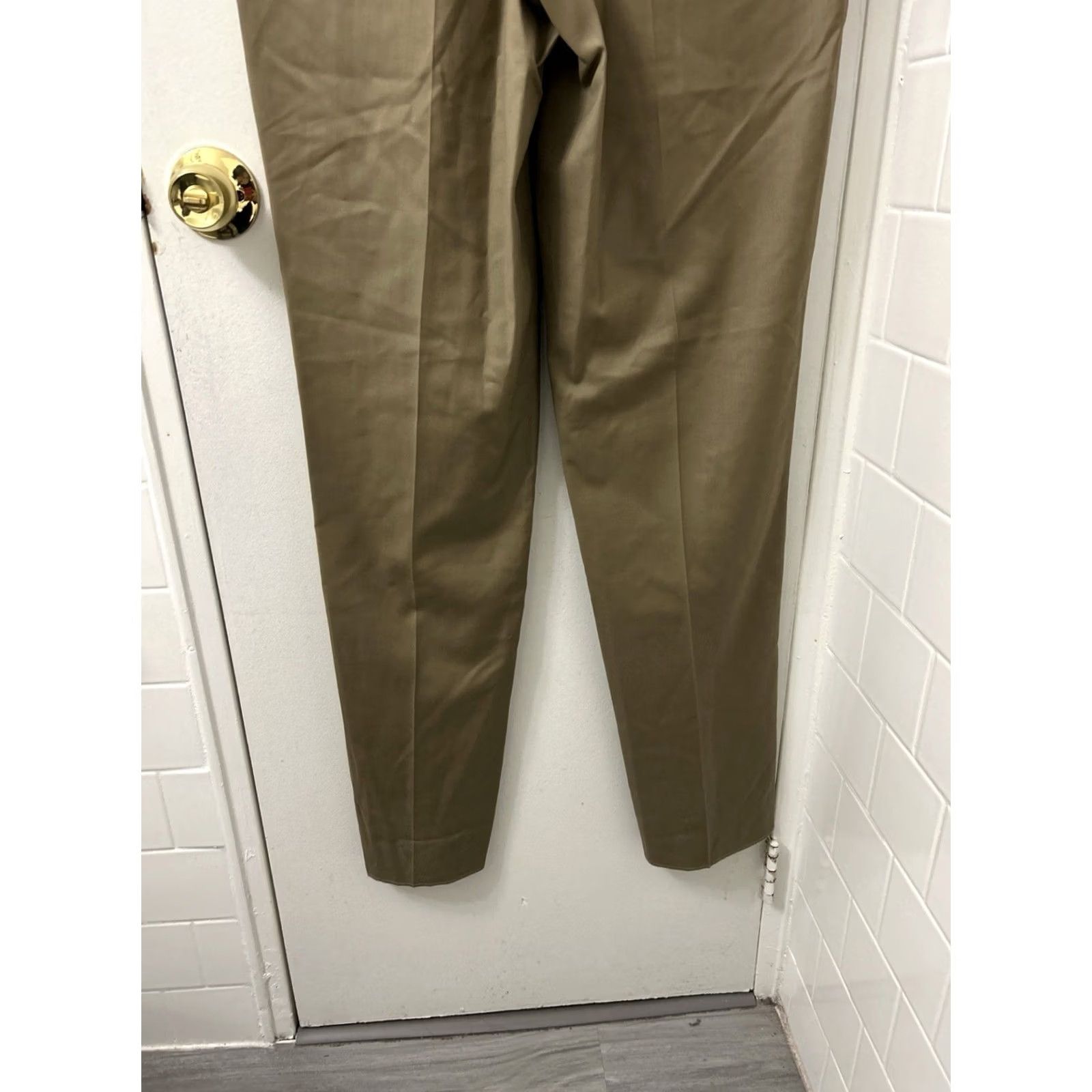 Vintage Jos A Bank Dress Pants Mens 32x37 Tan 100% Wool Executive Collection YKK Stretch Dress Pants Beige Khaki Classic Fit Pockets Zip Button Slim? Size US 32 / EU 48 - 3 Thumbnail