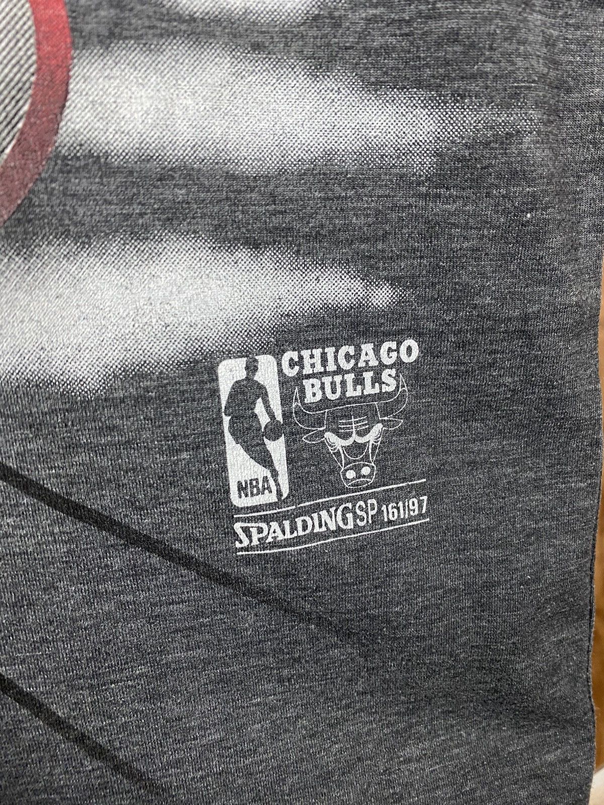 NBA 🐂Vintage 90s T-Shirt Spalding Chicago Bulls NBA VTG Tee🐂 Size US M / EU 48-50 / 2 - 7 Thumbnail