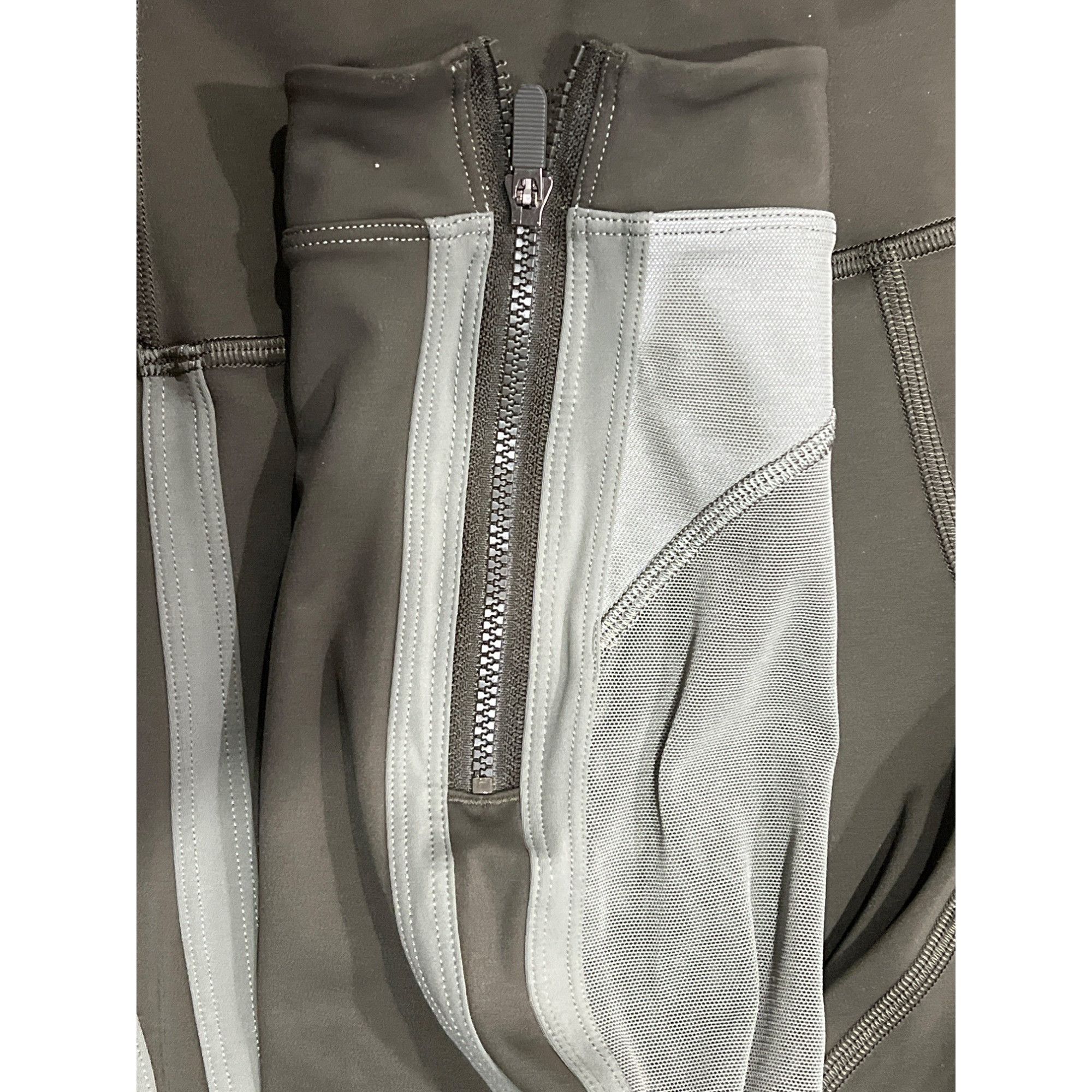 Lululemon 𝓛𝓾𝓵𝓾𝓵𝓮𝓶𝓸𝓷 Zip The Line Crop *23 Size 8 Size 30" / US 8 / IT 44 - 7 Thumbnail