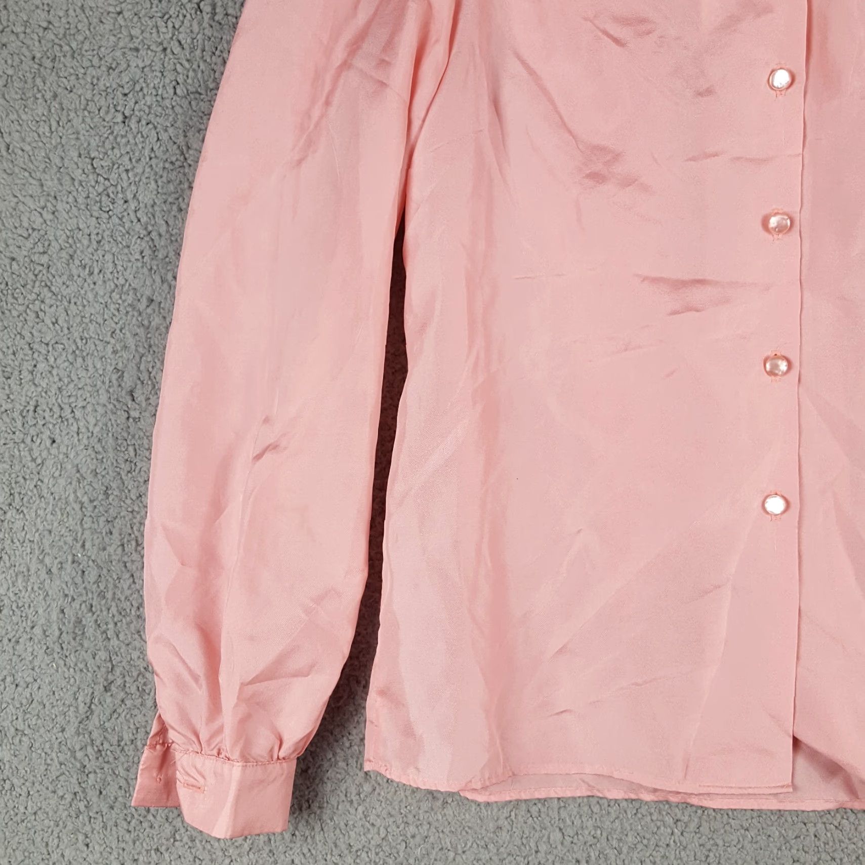 Vintage VINTAGE Vintage 80s Preppy Pink Satin Womens Size Small Bow Front Blouse Button Up Shirt Size S / US 4 / IT 40 - 5 Thumbnail
