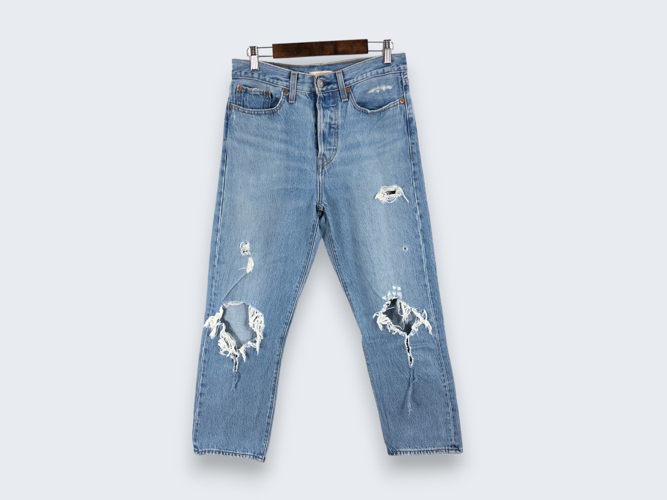 29 x 25.5 Distresseed Vintage Levi Jeans L1601