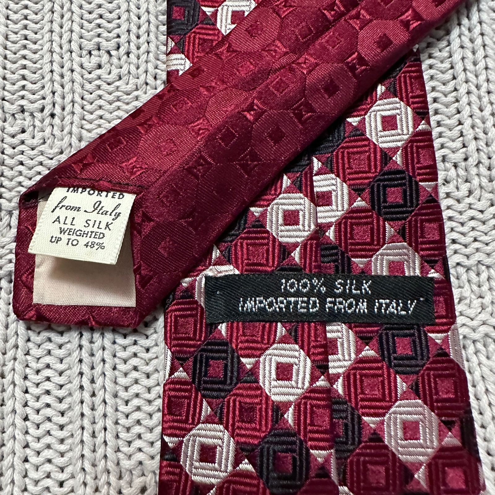 Vintage Vintage maroon patterned Italian silk tie. Size ONE SIZE - 3 Thumbnail