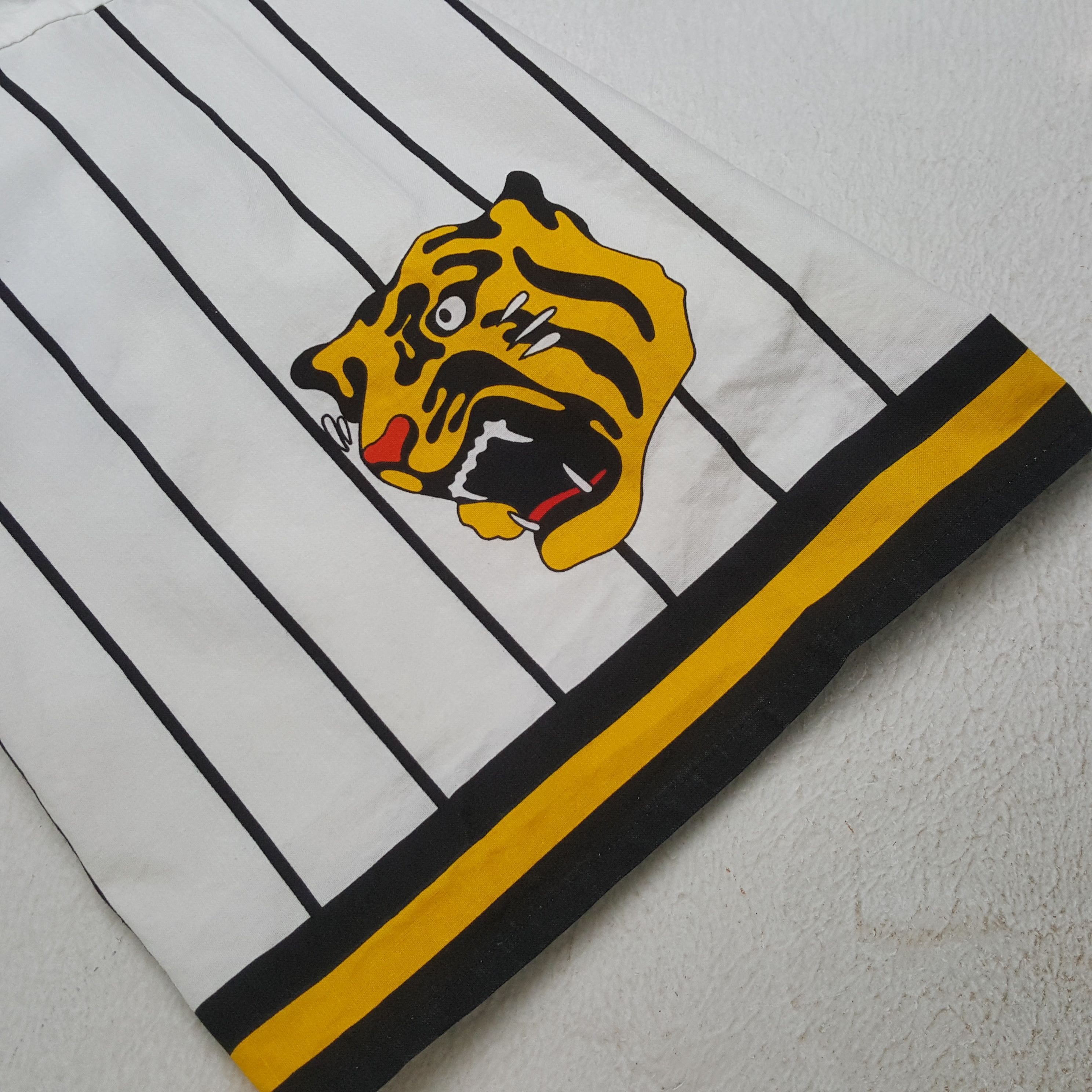 Japanese Brand Vintage Hanshin Tigers Japanese Baseball Team Kimono RR12 Size US L / EU 52-54 / 3 - 7 Thumbnail
