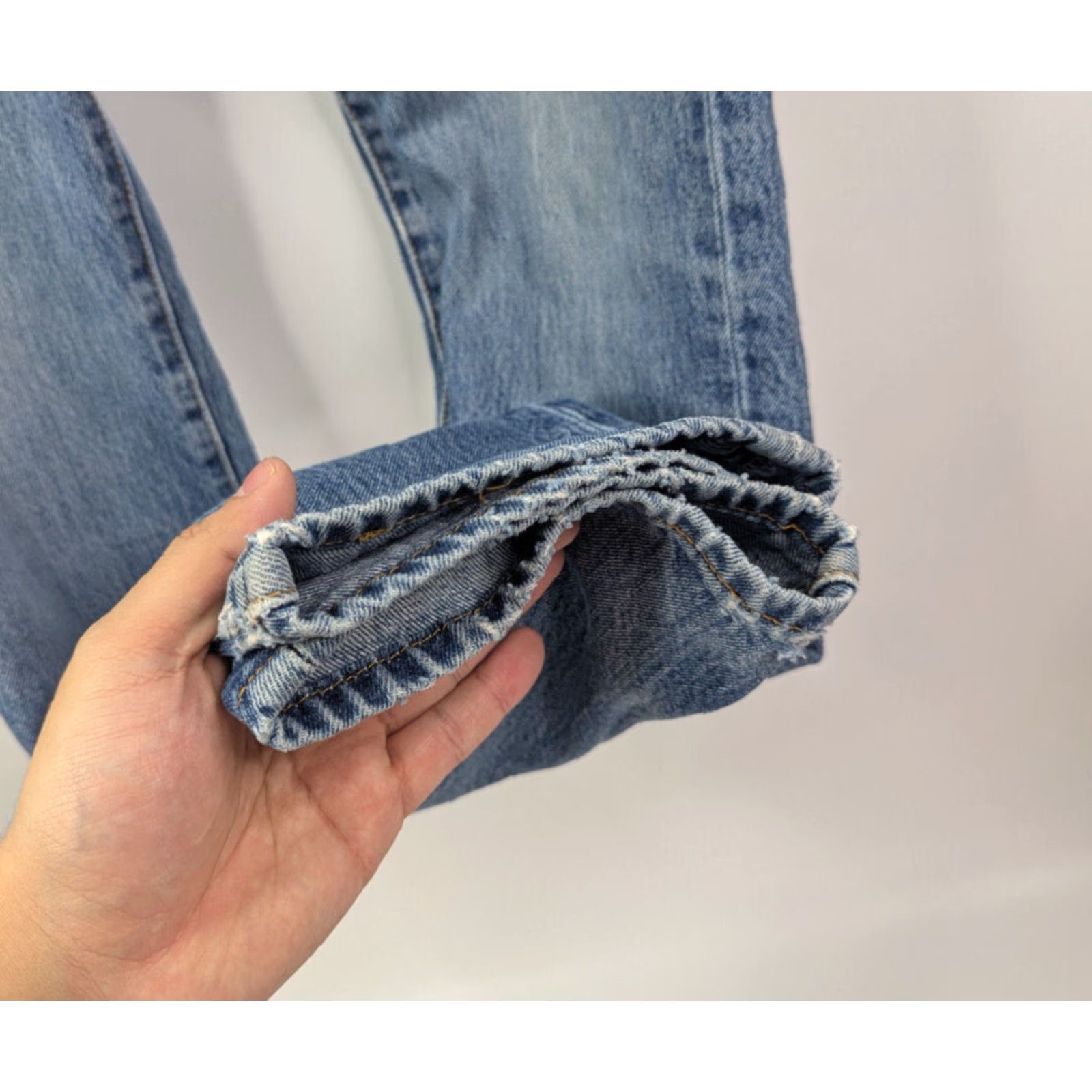 Levi's VINTAGE Levis Jeans 501 Straight Levi's 501 Series Mens 29X32 Button Fly Medium Wash Denim 100% Cotton Blue Regular Inseam 32 Size US 29 - 4 Thumbnail
