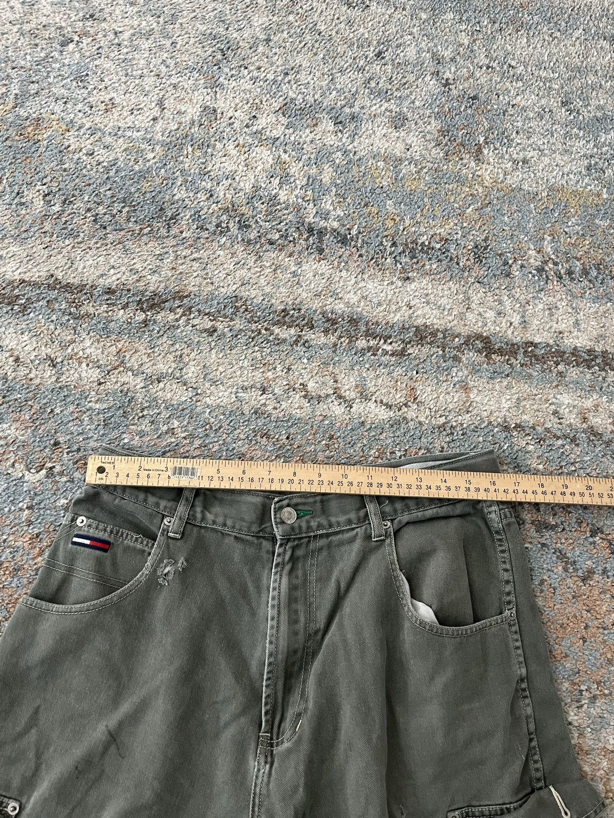 Tommy Hilfiger VTG Tommy Hilfiger Flag Cargo Jean Shorts Size 34 RARE Size US 34 / EU 50 - 5 Thumbnail
