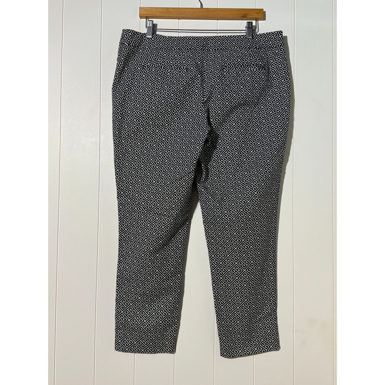 White House Black Market White House Black Market Modern Cropped Pants 14R Size 36" / US 14 / IT 50 - 3 Thumbnail