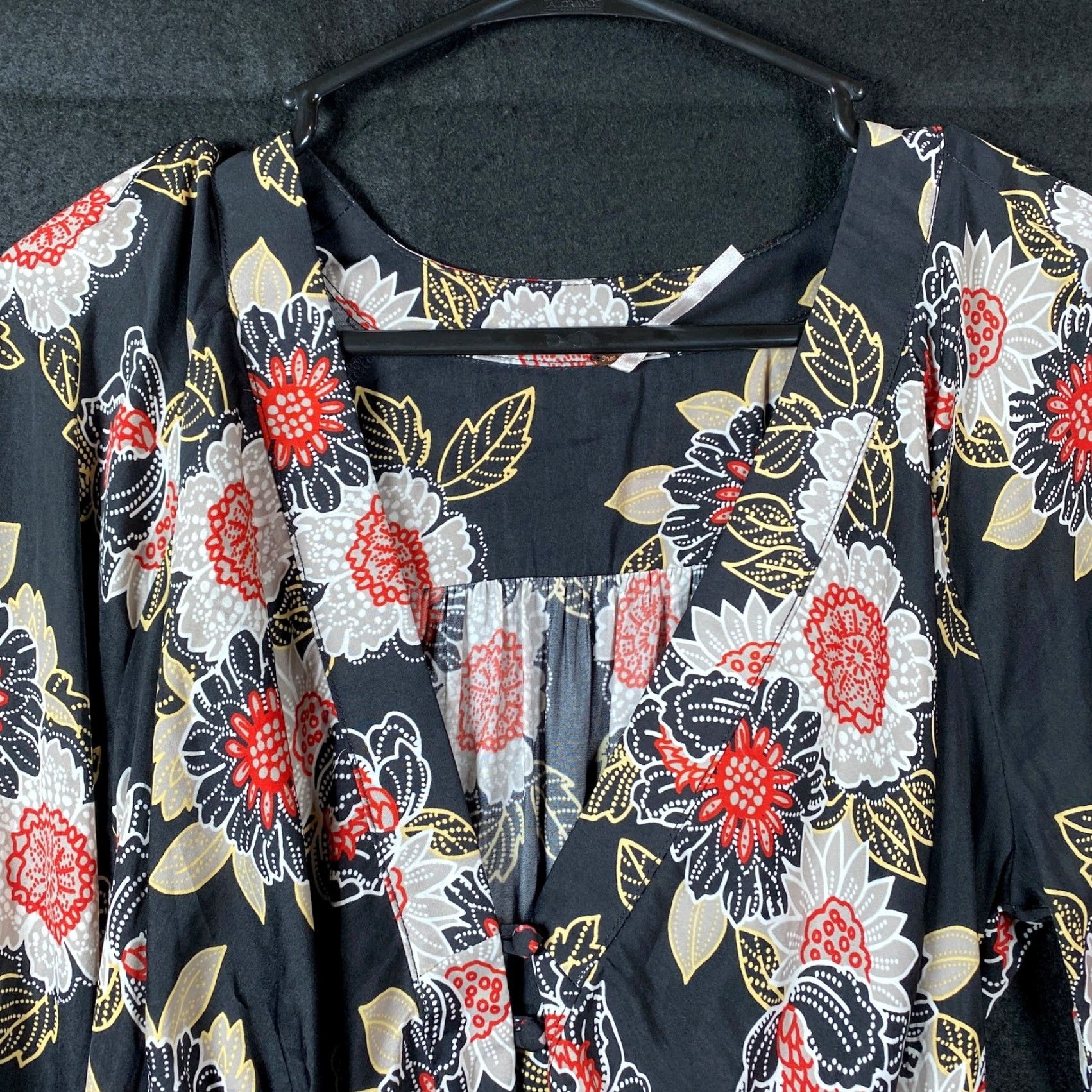 Free People Free People Blouse Women's Black Floral Deep V-Neck Front Tie Long Sleeve M Size M / US 6-8 / IT 42-44 - 2 Thumbnail