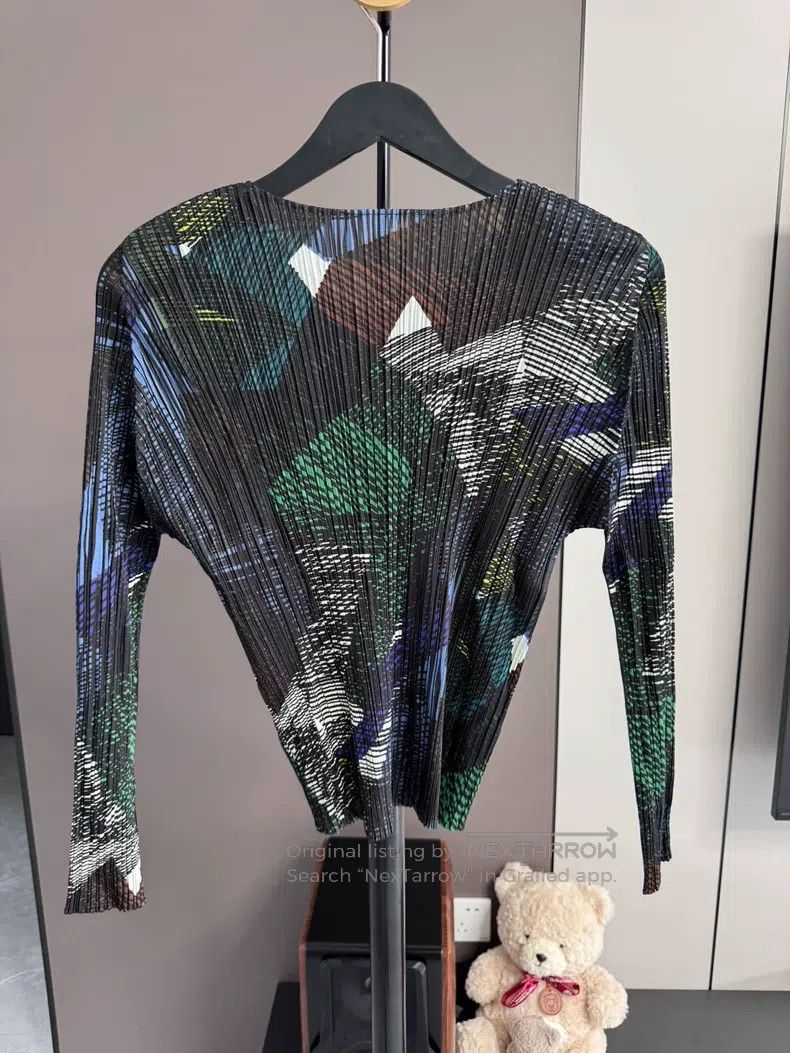 Issey Miyake Issey Miyake Overlapping Shadow Crew Neck Long-sleeve Top Size S / US 4 / IT 40 - 2 Thumbnail