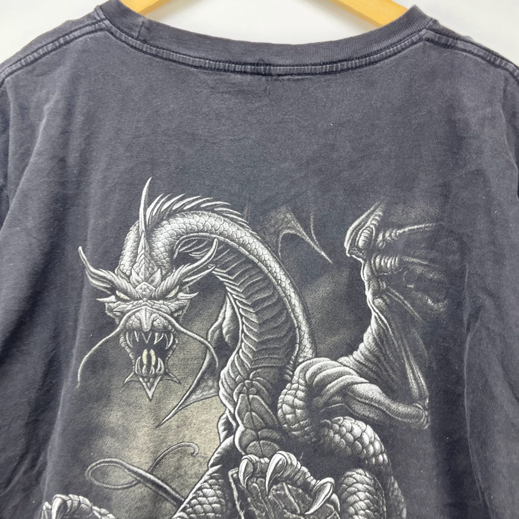 Vintage VINTAGE Dragon Sun Faded Art T-Shirt 2XL Black Men Short Sleeve T-Shirt Dragon Sun Faded Art Vintage 2XL Mens Shirts Size US XXL / EU 58 / 5 - 7 Thumbnail