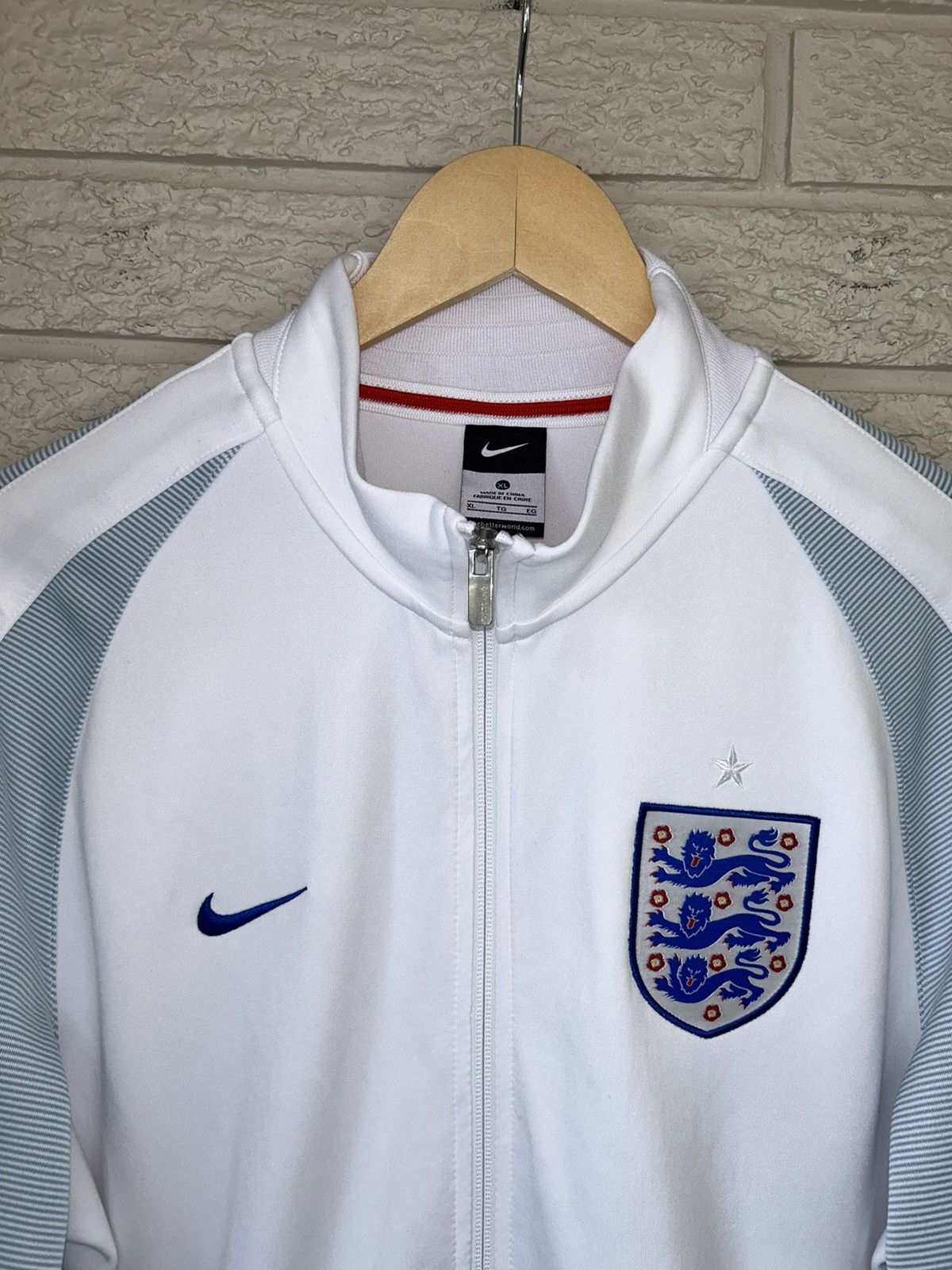 Nike Vintage Nike England 2010 Retro Zip Up Jacket Size US XL / EU 56 / 4 - 2 Thumbnail