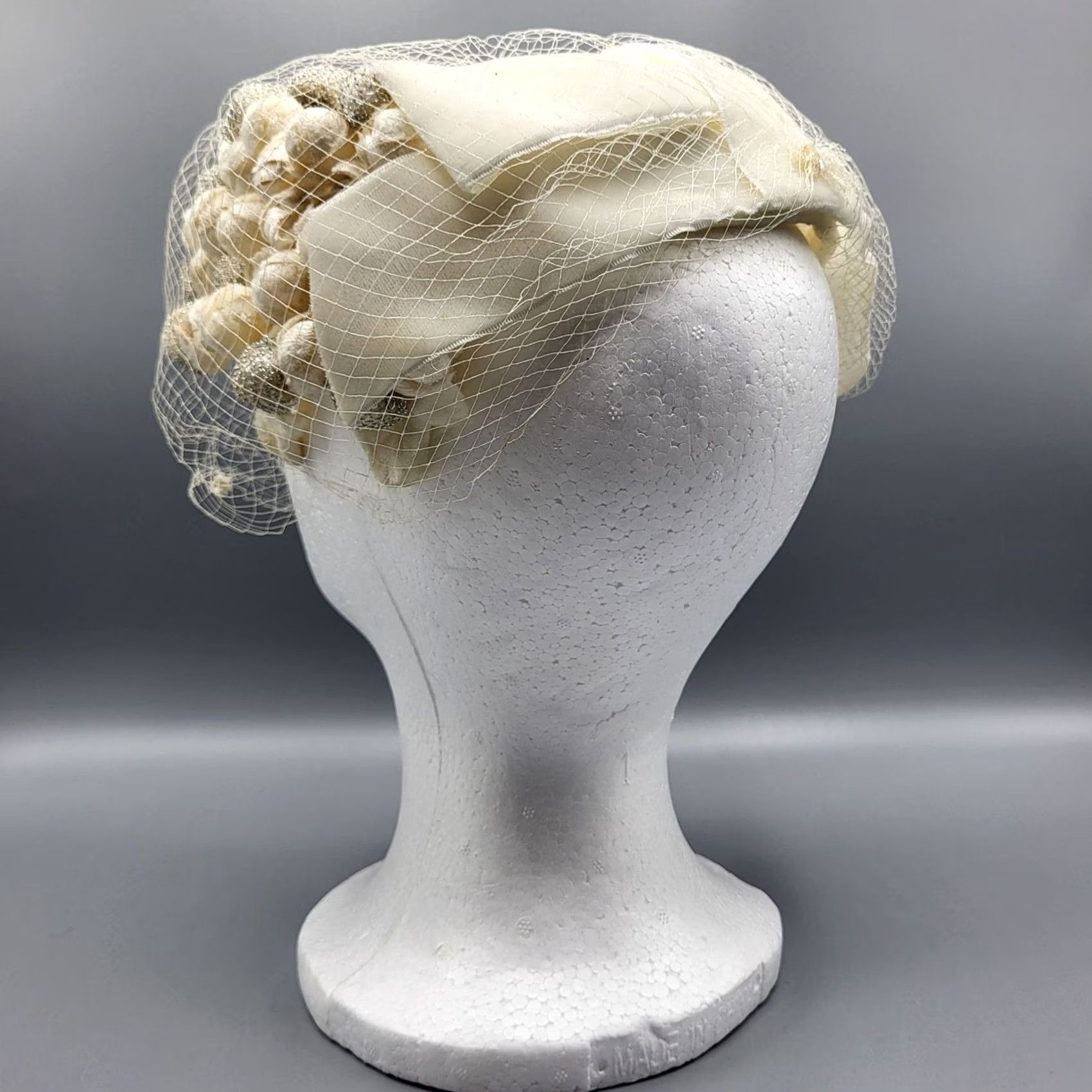 Vintage VINTAGE Lecie Womens 1950s Hat Ivory Pom-Pom Net Union Made USA Size ONE SIZE - 4 Thumbnail