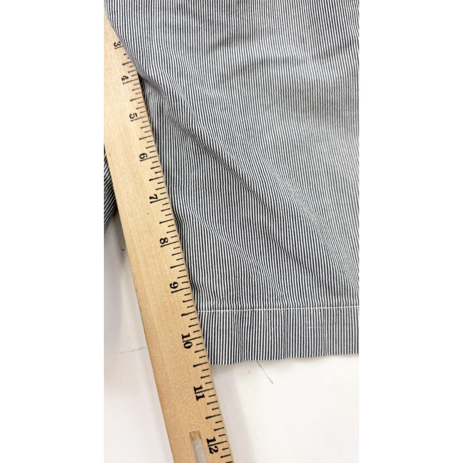 Banana Republic Banana Republic Shorts Mens 32 Flat Front Casual Chino Cotton Blue White Stripe Pockets 10 In Inseam Gray Size US 32 / EU 48 - 7 Thumbnail