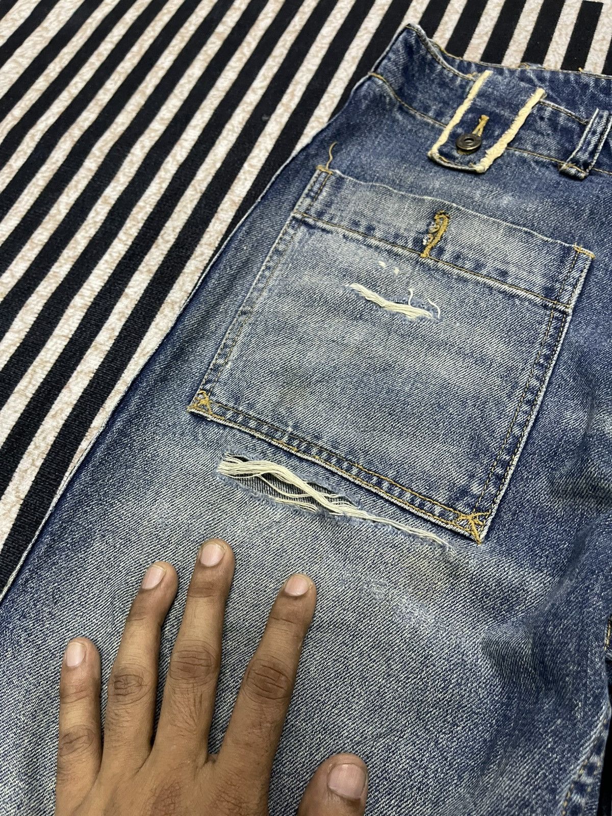 Diesel 90s DIESEL BUSH BAGGY JEANS SINGLE POCKET BACK RARE Size US 33 - 8 Thumbnail