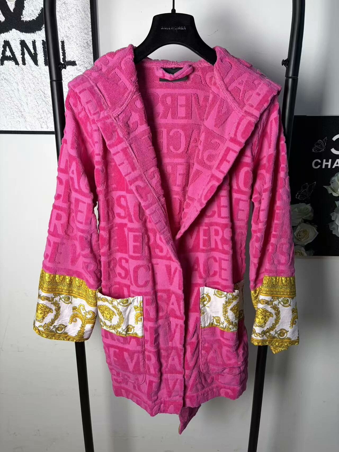 Versace Versace White Coat M Women Size M / US 6-8 / IT 42-44 - 1 Thumbnail